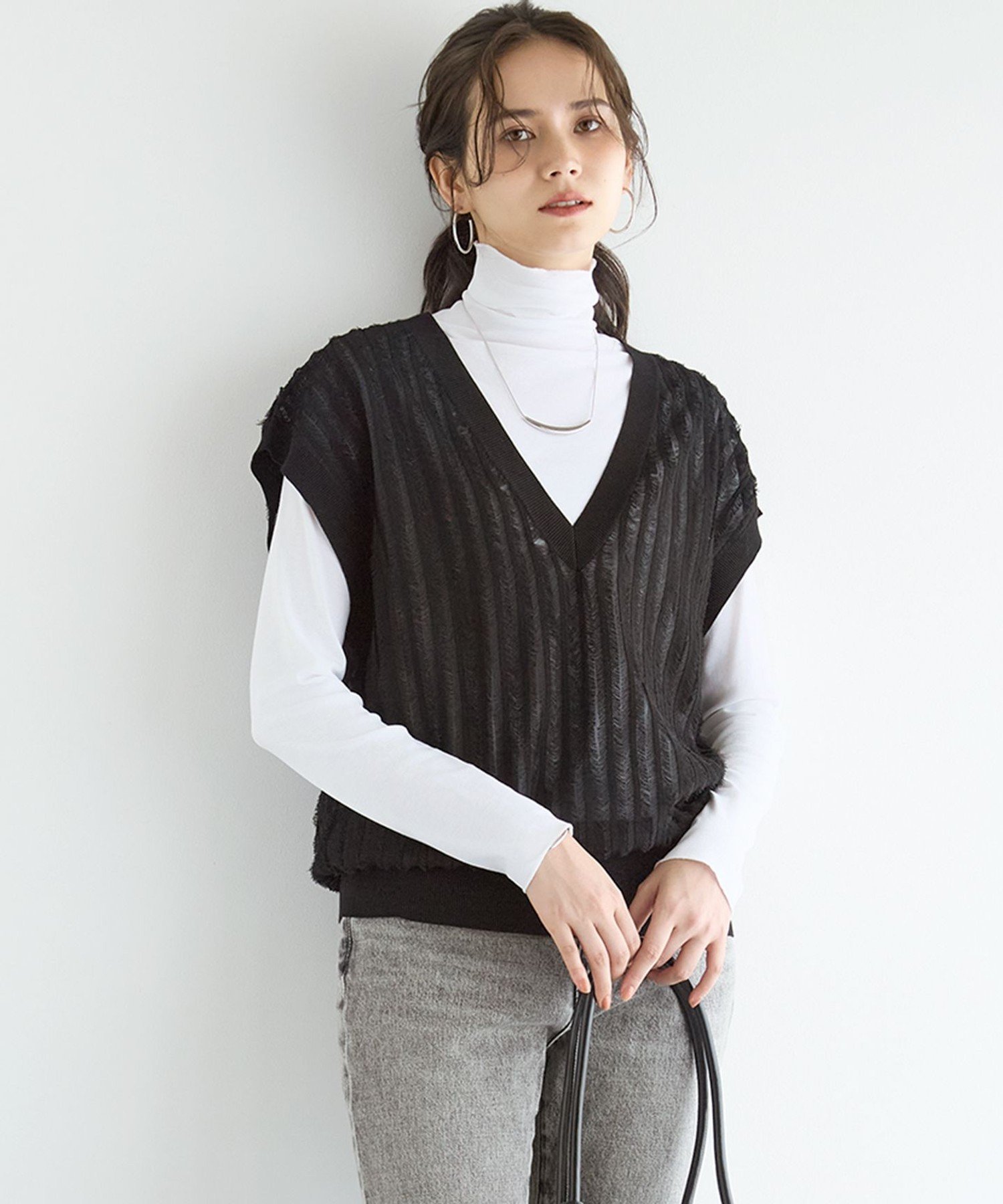 23区 L 【SLOW/一部店舗限定】フリンジニット ジレ ニジュウサンク トップス ニット ブラック ホワイト