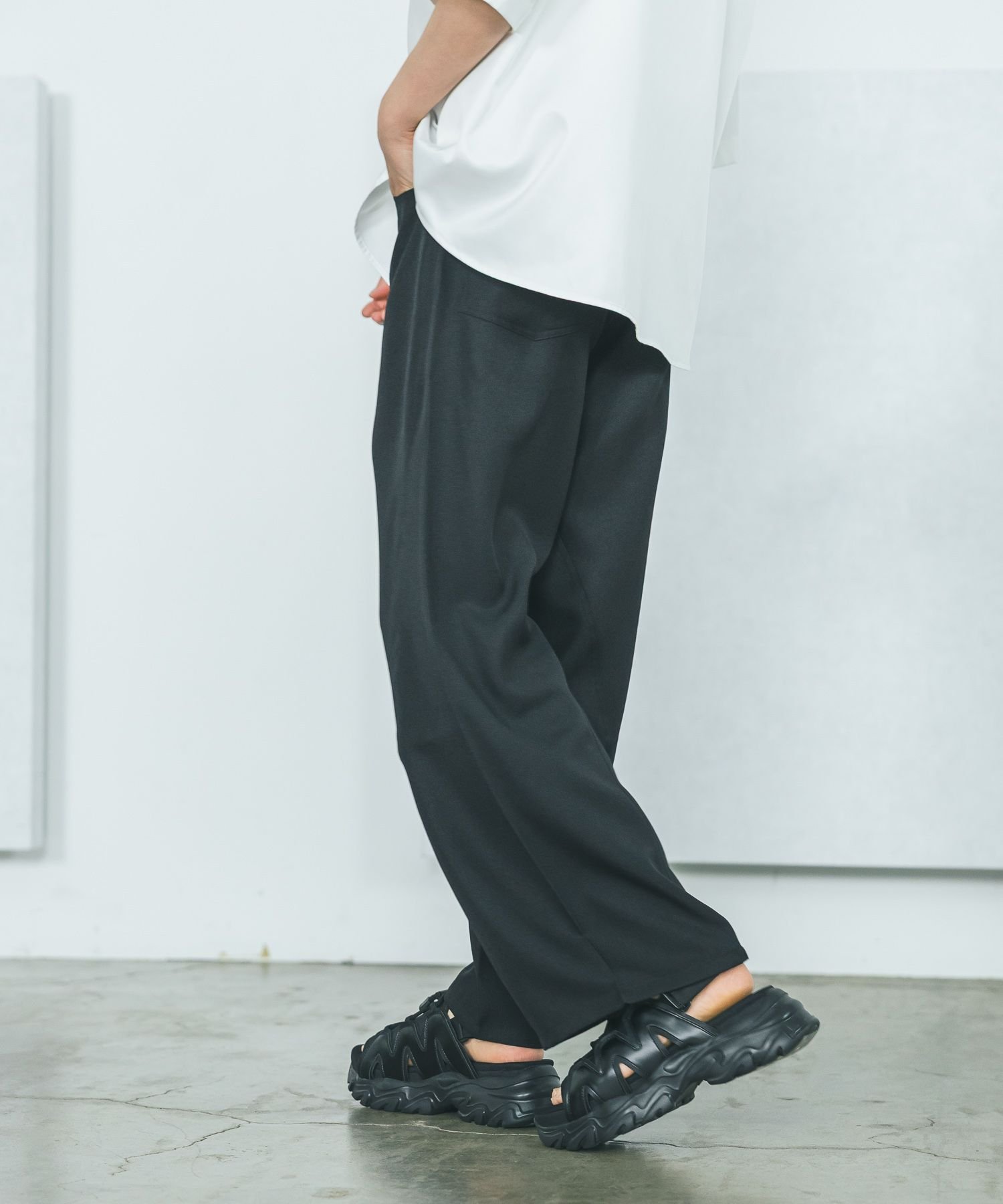 LAKOLE ツイストトラウザー ラコレ パンツ その他のパンツ ブラウン グレー ブラック