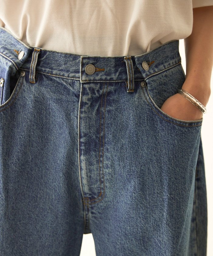 【SALE／10%OFF】Firsthand デザイン タック ジャパンデニム / ワイドシルエット 26SS フリークスストア パンツ ジーンズ・デニムパンツ ホワイト ブルー【送料無料】