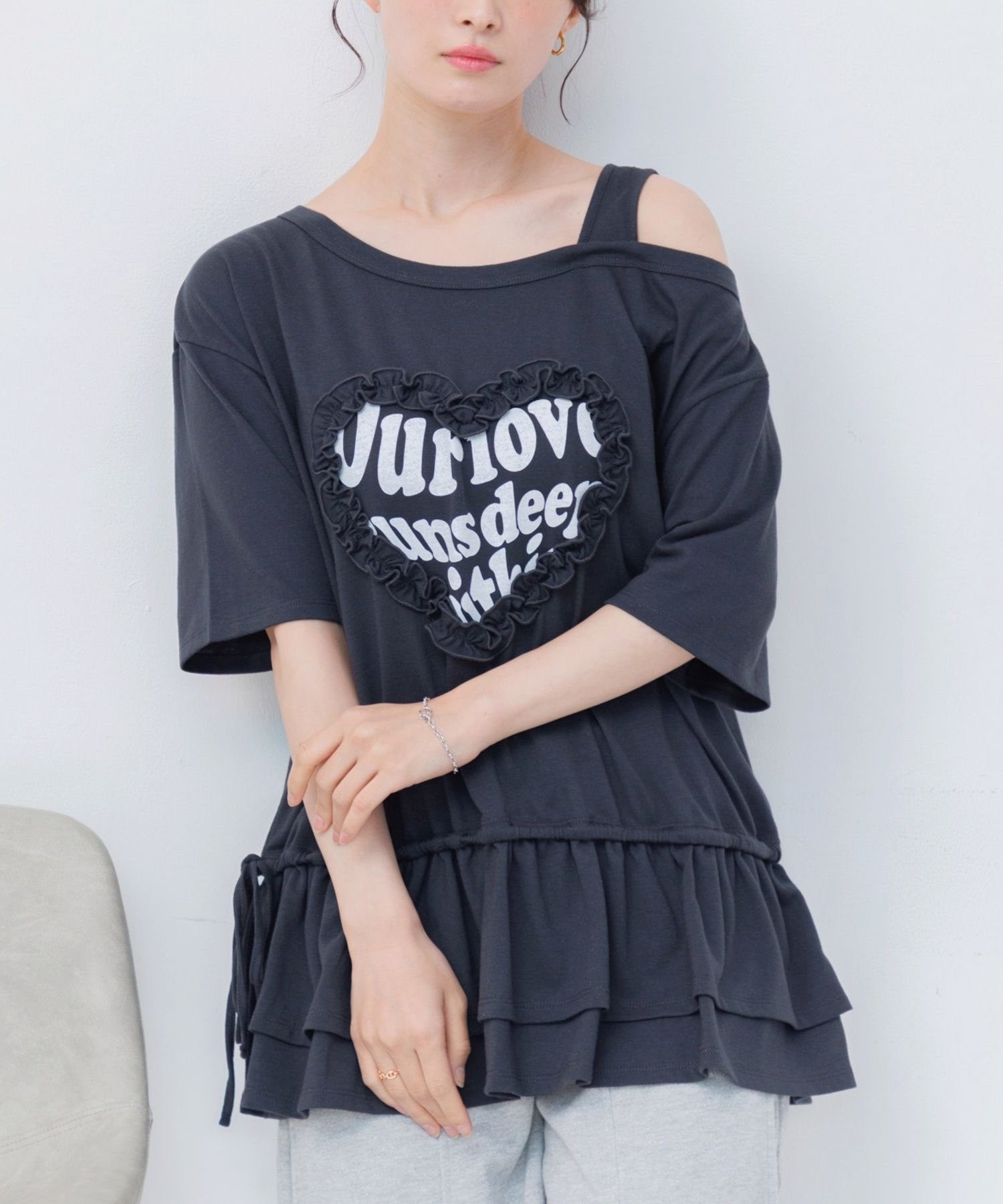 ems excite 裾フリルワンショルBIGT レトロガール トップス カットソー・Tシャツ ホワイト ベージュ グレー