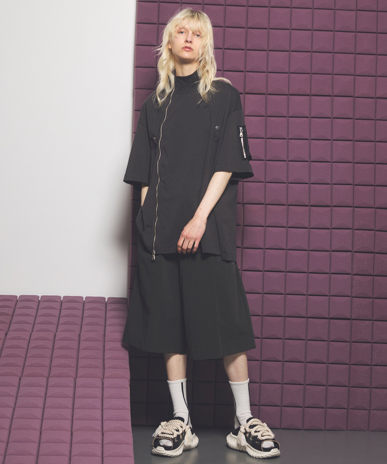 MAISON SPECIAL Asymmetrical Front Zip High Neck Prime-Over High Neck Short Sleeve T-Shirt メゾンスペシャル トップス シャツ・ブラウス グレー ブラック