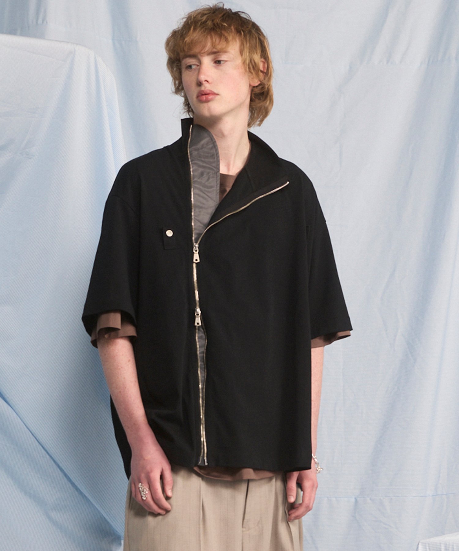 MAISON SPECIAL Asymmetrical Front Zip High Neck Prime-Over High Neck Short Sleeve T-Shirt メゾンスペシャル トップス シャツ・ブラウス グレー ブラック