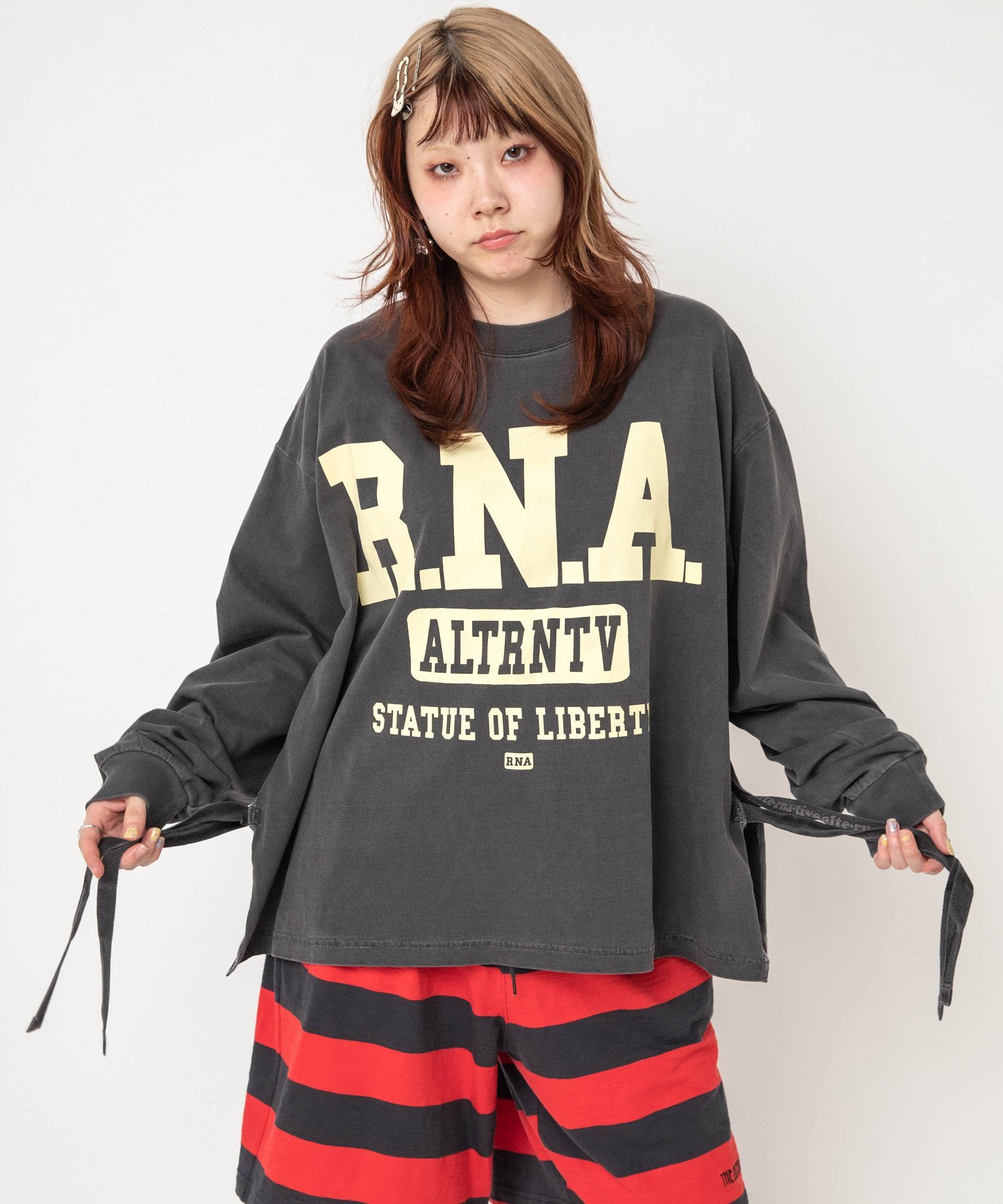 RNA M2743 RNAロゴピグメントT アールエヌエー トップス カットソー・Tシャツ ピンク ブラック パープル