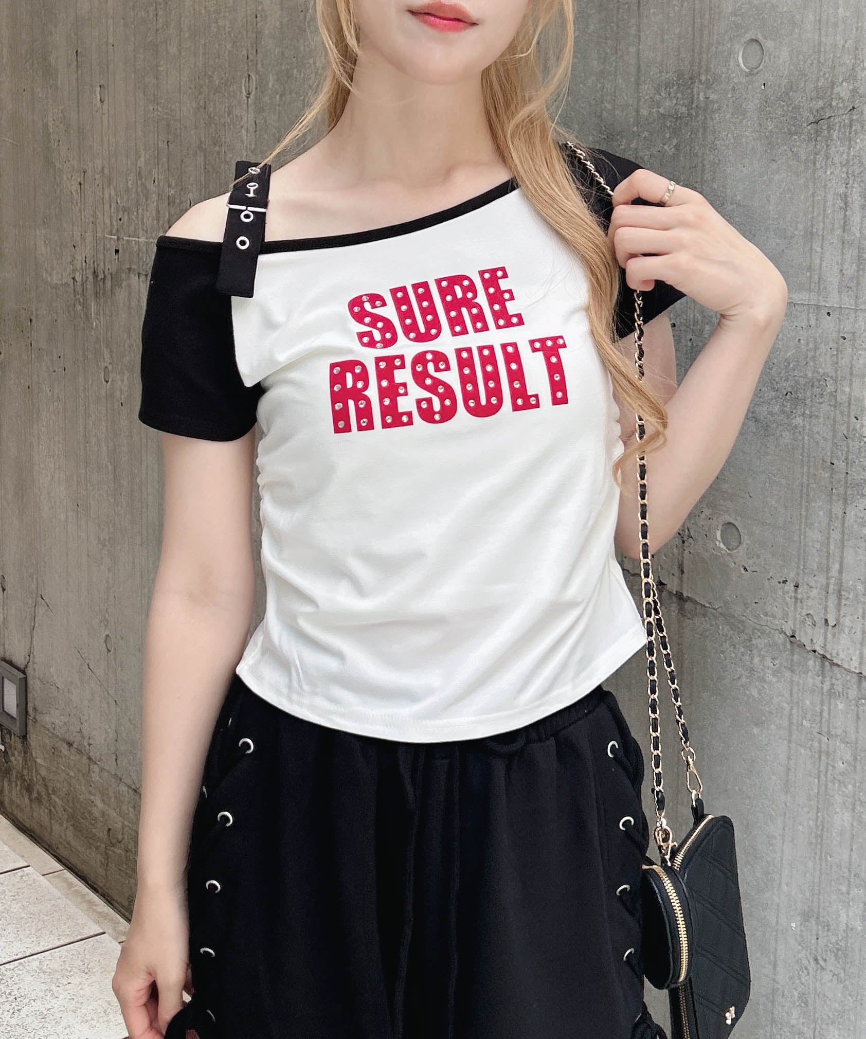 INGNI 肩ベルトラインストーン付ロゴラグランT イング トップス カットソー・Tシャツ レッド ブラック ホワイト