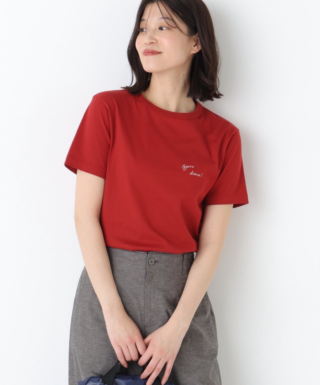 human woman ◆Bonne chance 刺繍ロゴTシャツ ヒューマン ウーマン トップス カットソー・Tシャツ グレー レッド