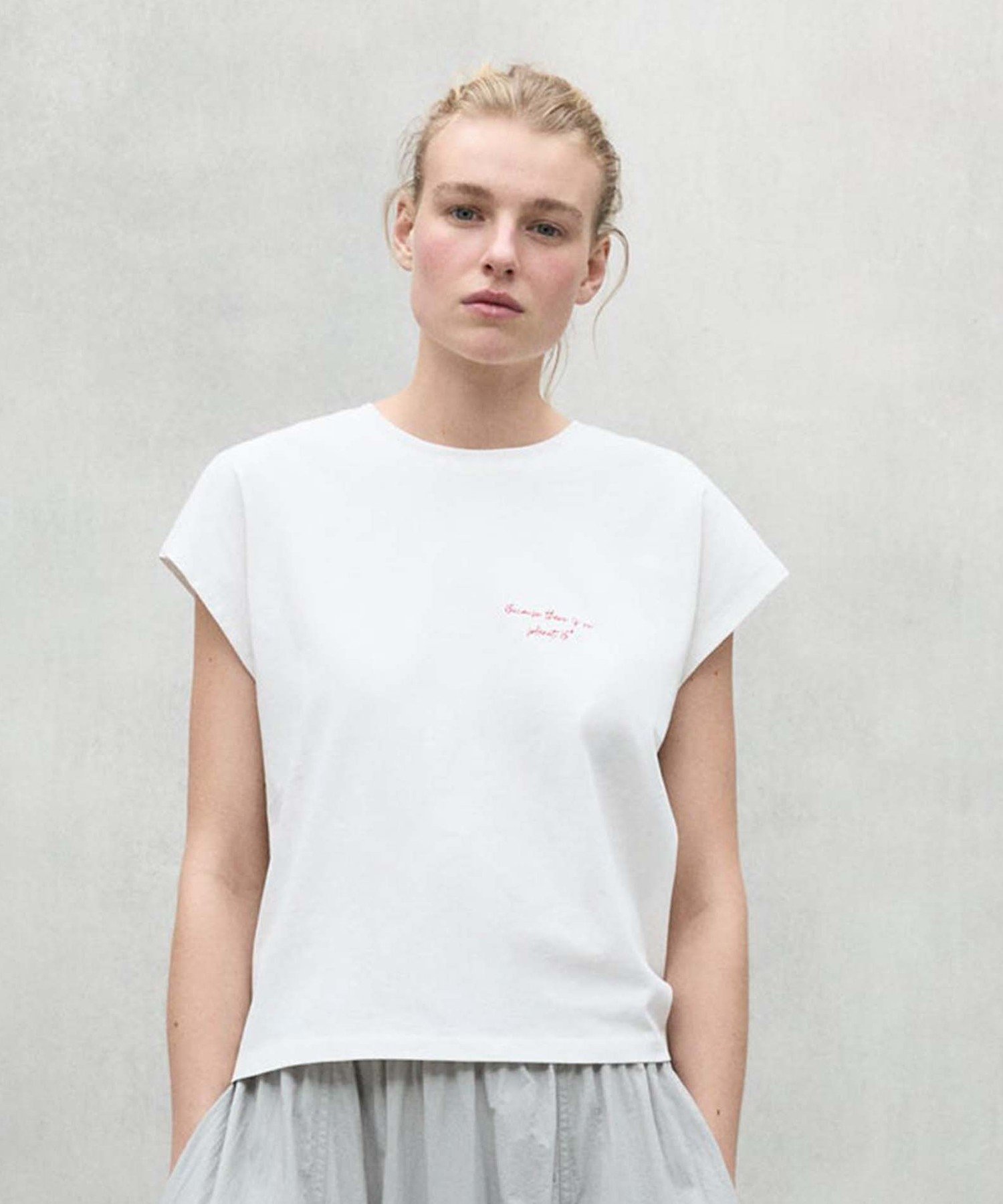 NAMUR BECAUSE Tシャツ / NAMURALF T-SHIRT WOMAN エコアルフ トップス カットソー・Tシャツ ホワイト ベージュ