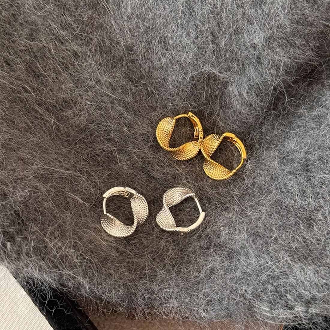 上品なねじれフープピアス メゾンドラティール アクセサリー・腕時計 ピアス シルバー ゴールド