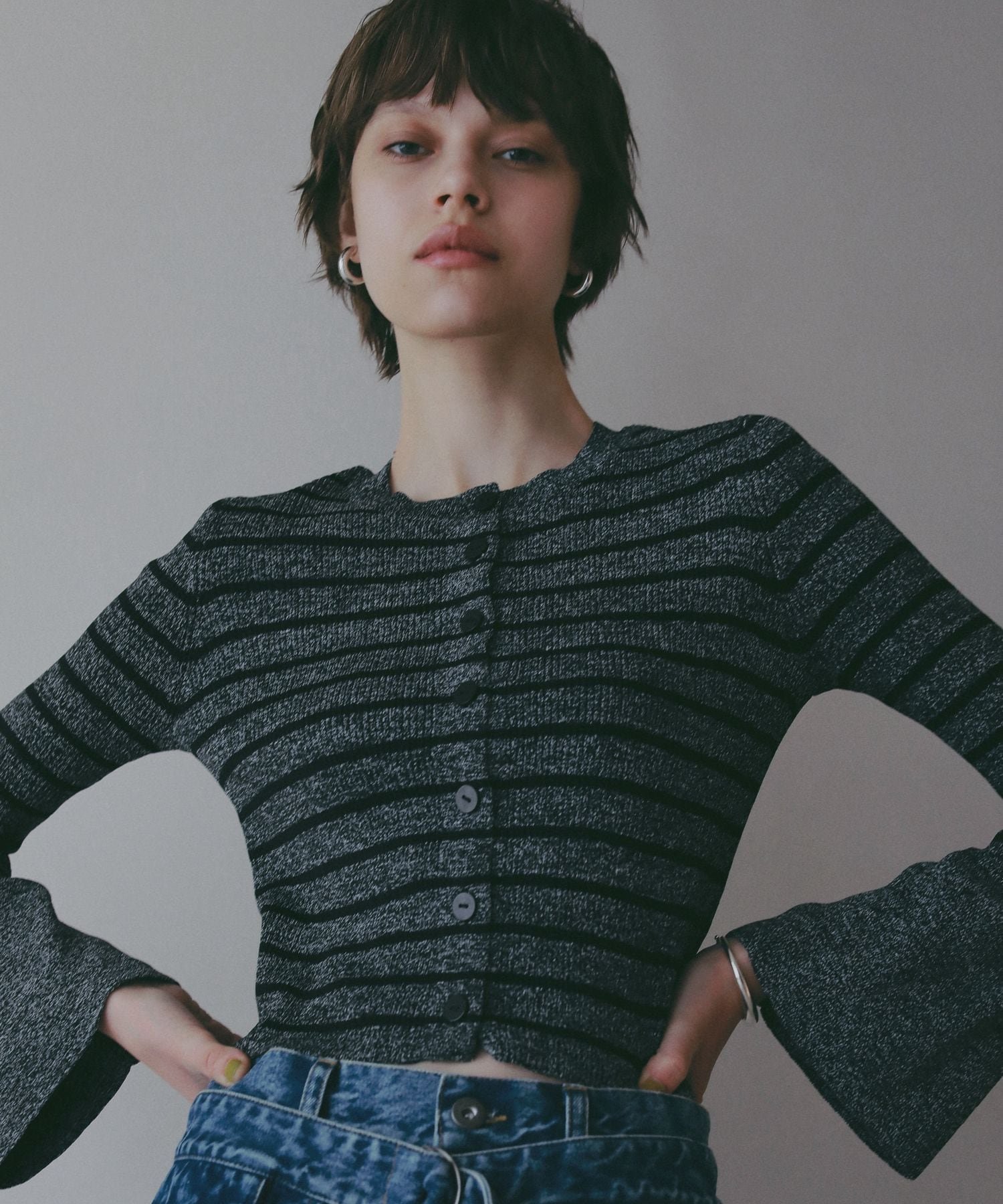 【EF(エフ)】袖フリルボーダーニット(WOMEN) ベイフロー トップス ニット ブラック