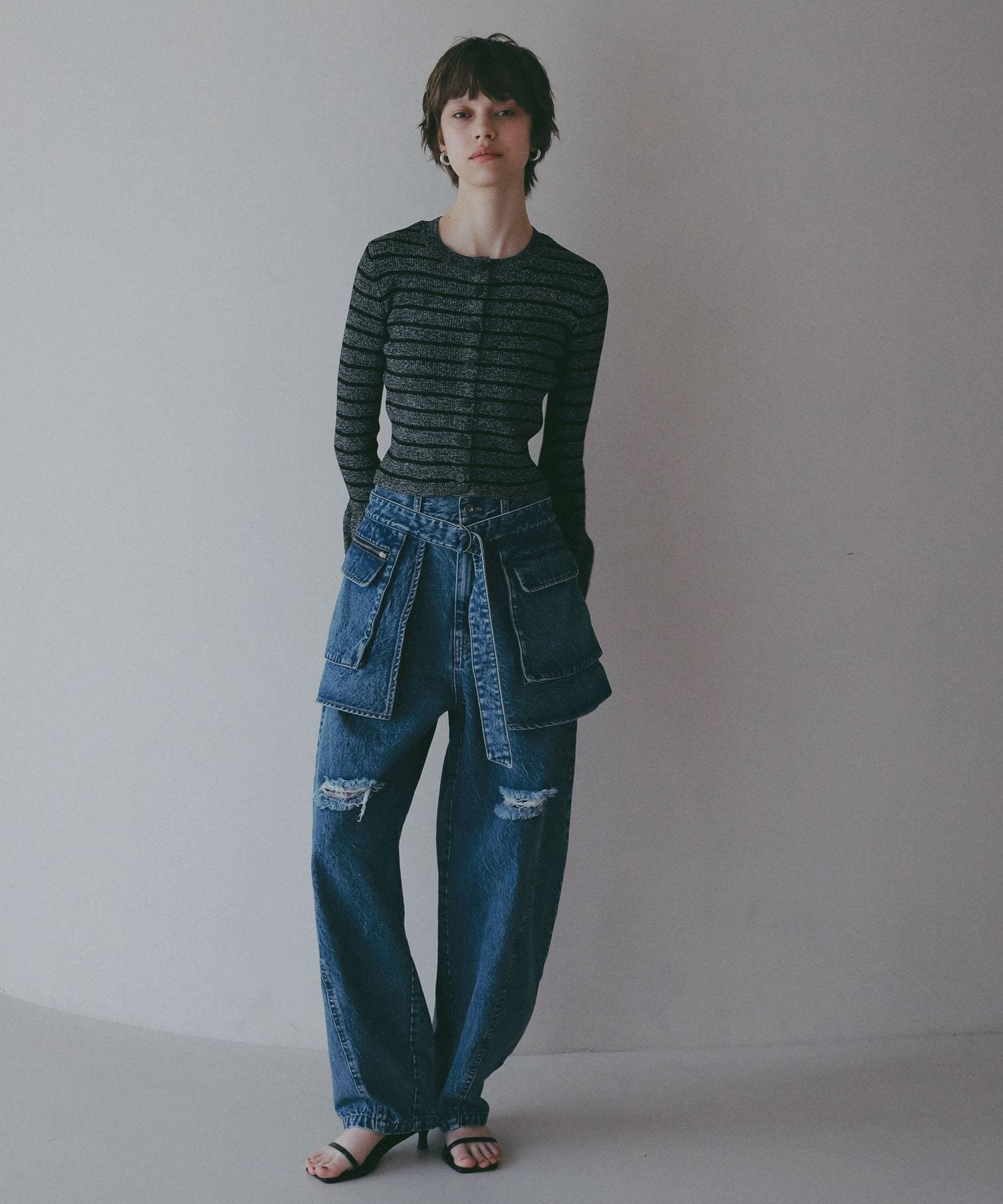 【EF(エフ)】袖フリルボーダーニット(WOMEN) ベイフロー トップス ニット ブラック