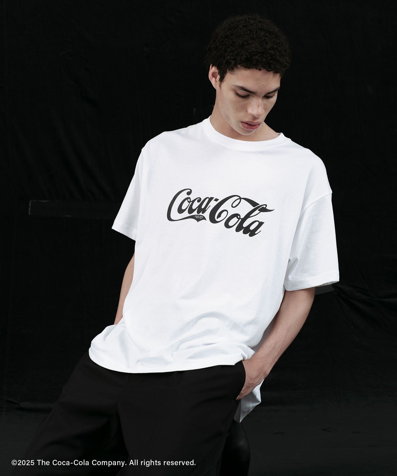 【SALE／70%OFF】ADAM ET ROPE' HOMME 【Coca-Cola】VINTAGE LOGO TEE アダムエロペ トップス カットソー・Tシャツ ホワイト ブラック