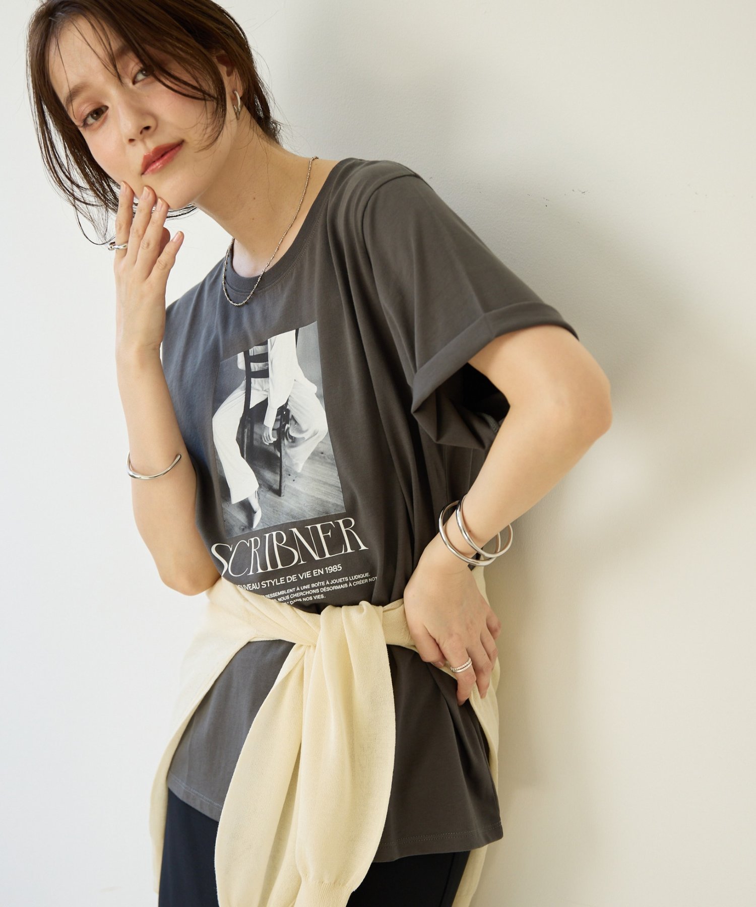 【Noka】フォトプリントロゴ半袖Tシャツ ディスコート トップス カットソー・Tシャツ ホワイト グレー