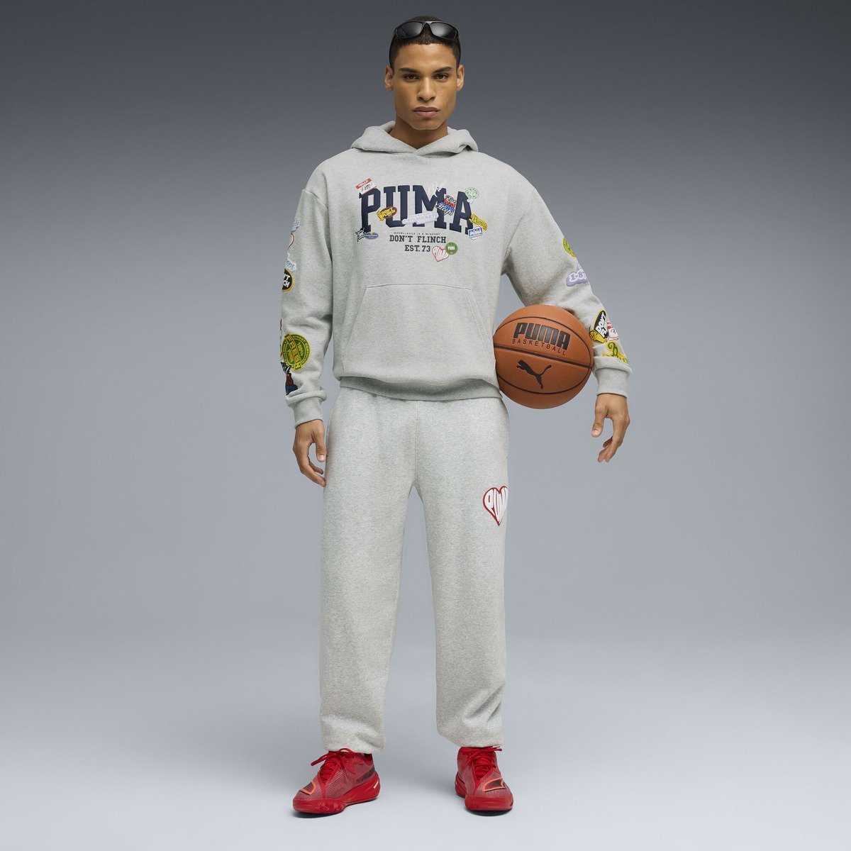 メンズ バスケットボール ストライカーパック スウェットパンツ Sticker Pack Sweatpant プーマ パンツ ジャージ・スウェットパンツ