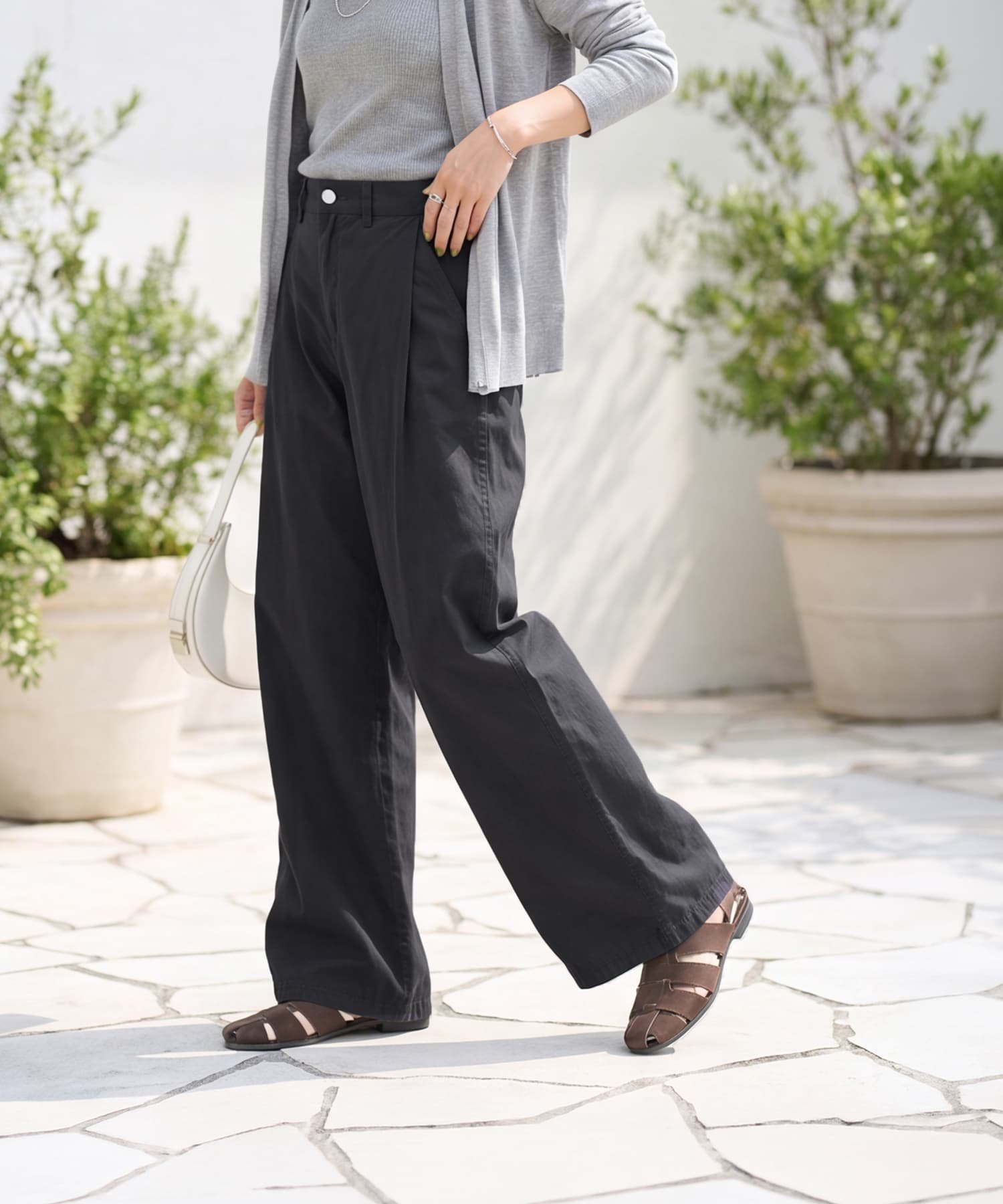 STYLE DELI こなれた洗い加工タック入りコットンパンツ スタイルデリ パンツ その他のパンツ ブラウン ブラック