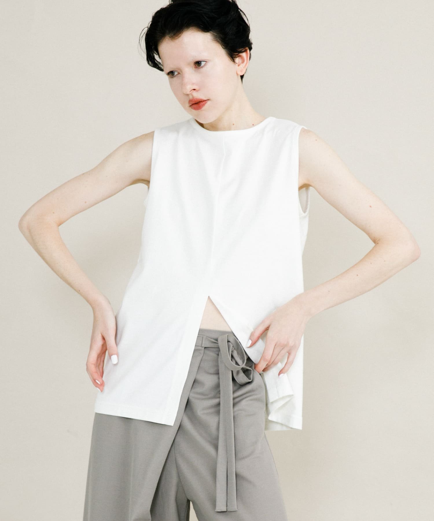 【SALE／50%OFF】LAATO slit no sleeve tee ラート トップス ノースリーブ・タンクトップ ホワイト【送料無料】