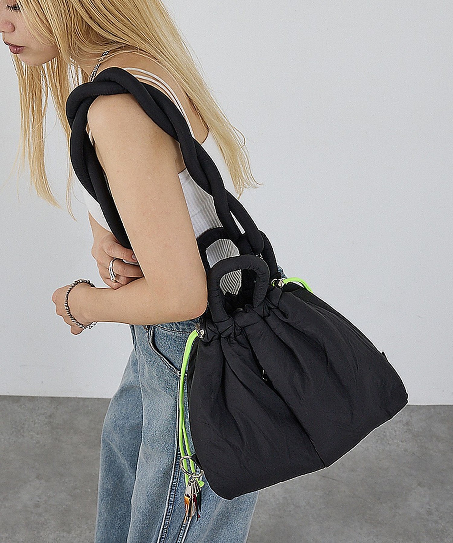 NOMINE 【cheek】puff kinchaku 2WAY tote 巾着 ショルダーバ ノミネ バッグ ショルダーバッグ ブラック グレー カーキグリーン イエロー パープル【送料無料】