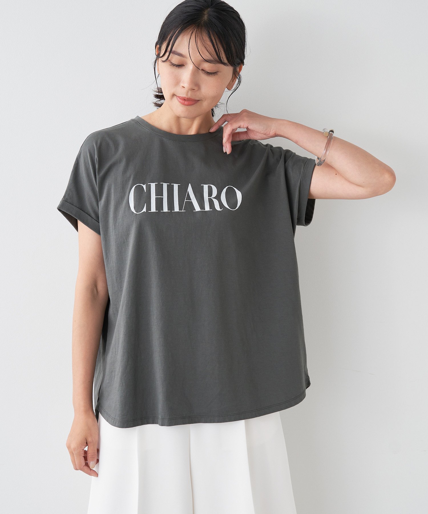 MICA&DEAL "CHIARO"ロゴプリントヘムラウンドT-shirt マイカアンドディール トップス カットソー・Tシャツ グレー ピンク ホワイト
