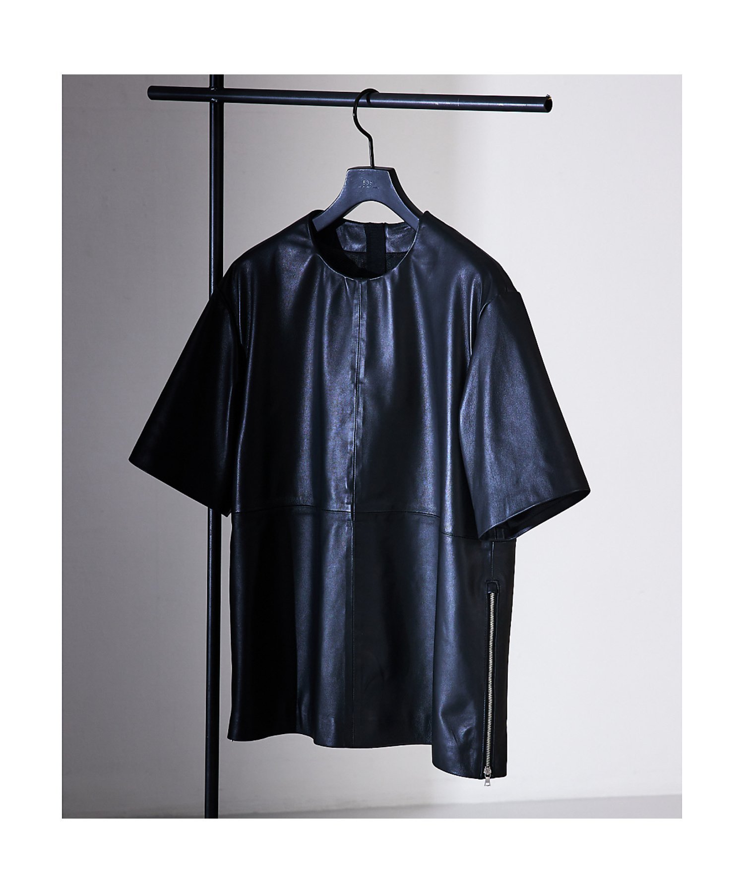 5351POUR LES HOMMES 【セットアップ対応】レザー ジップ 半袖Tシャツ ゴーサンゴーイチプールオム トップス カットソー・Tシャツ ブラック【...