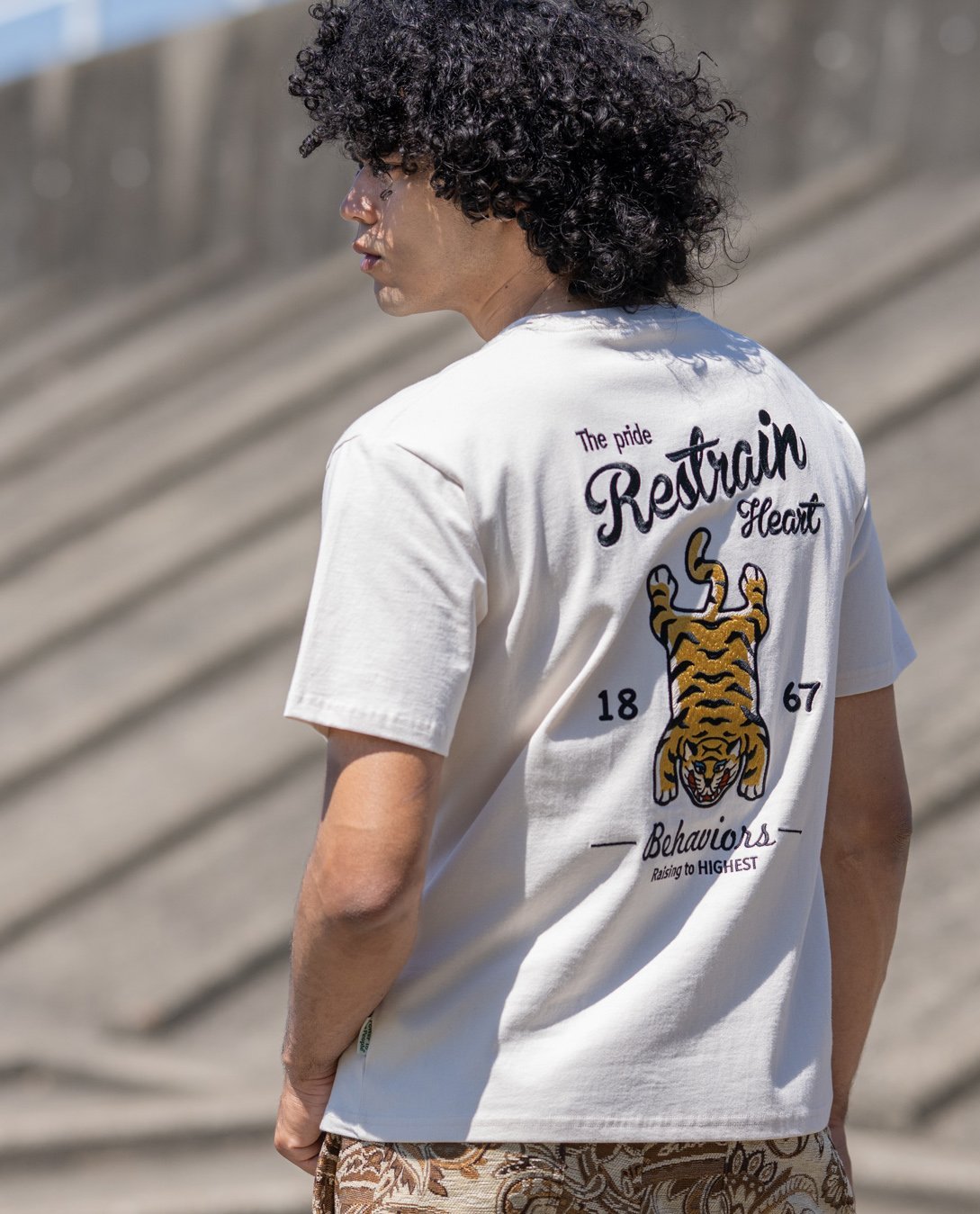 YEVS 虎刺繍Tシャツ 半袖 綿100% タイガー カジュアル メンズ イーブス トップス カットソー・Tシャツ ホワイト ブラック