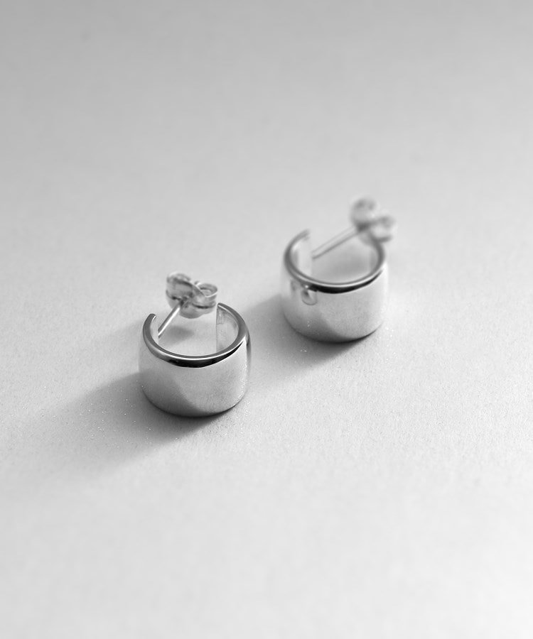 COCOSHNIK ONKITSCH シルバー スモールフープ ワイドピアス ココシュニック オンキッチュ アクセサリー・腕時計 ピアス シルバー【送料無料】