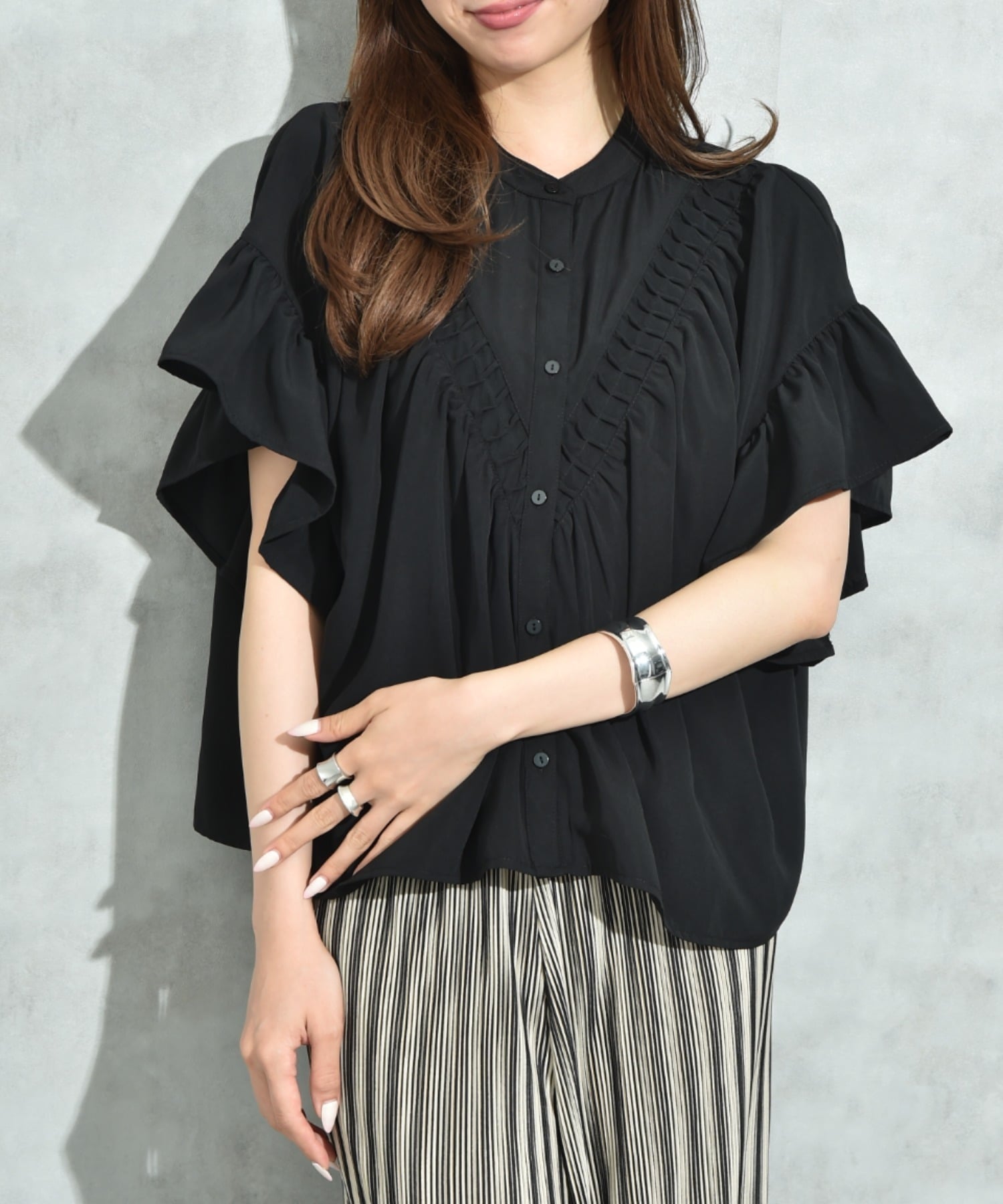 【SALE／55%OFF】INTERPLANET V切替タックデシンブラウス インタープラネット トッ...
