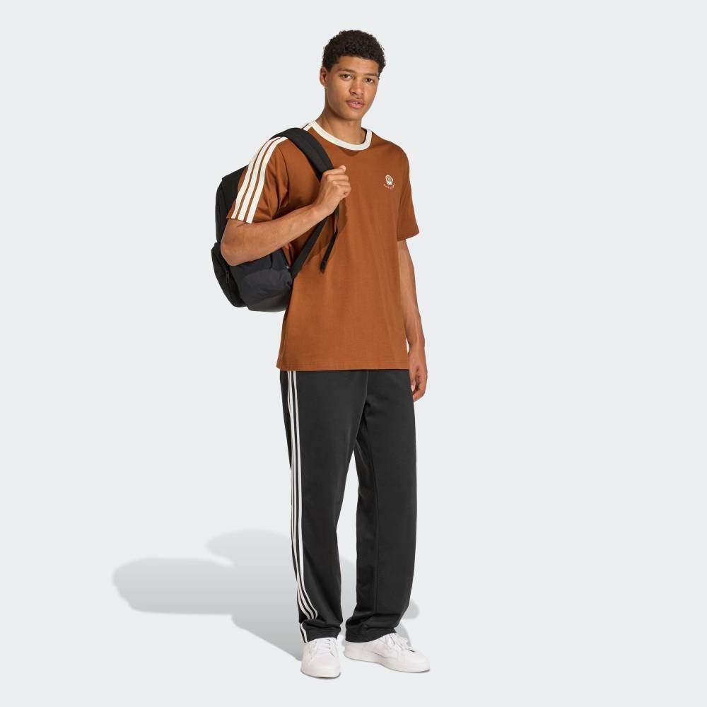 【公式】アディダス adidas 返品可 ラックス コーヒー カフェ カップ グラフィック 半袖Tシャツ アディダス トップス カットソー・Tシャツ ブラウン