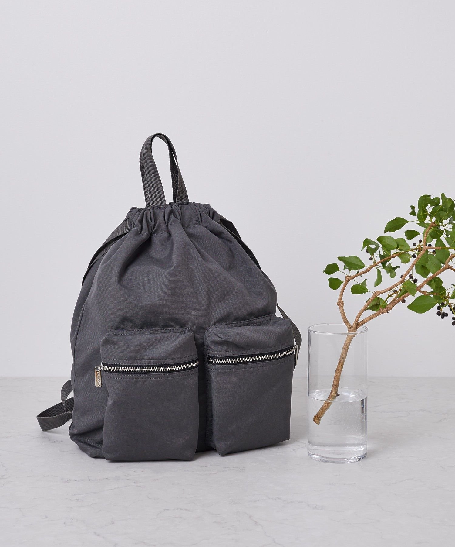 【SALE／40%OFF】Maison de FLEUR 巾着リュック メゾン ド フルール バッグ リュック・バックパック ブラック グレー【送料無料】のサムネイル