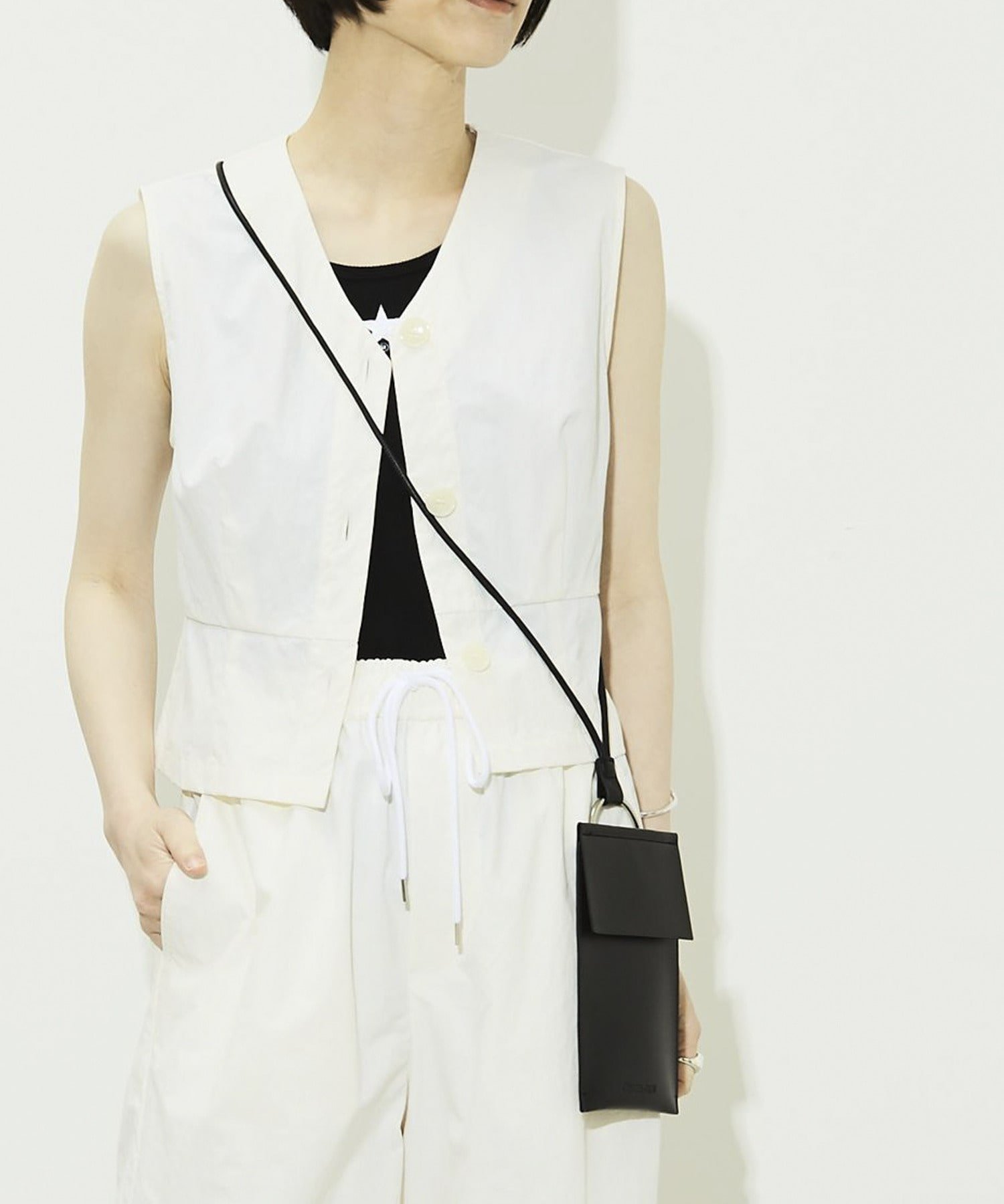 【SALE／50%OFF】CONVERSE TOKYO WOMEN V NECK NYLON VEST コンバーストウキョウ トップス ベスト・ジレ ホワイト ネイビー【送料無料】