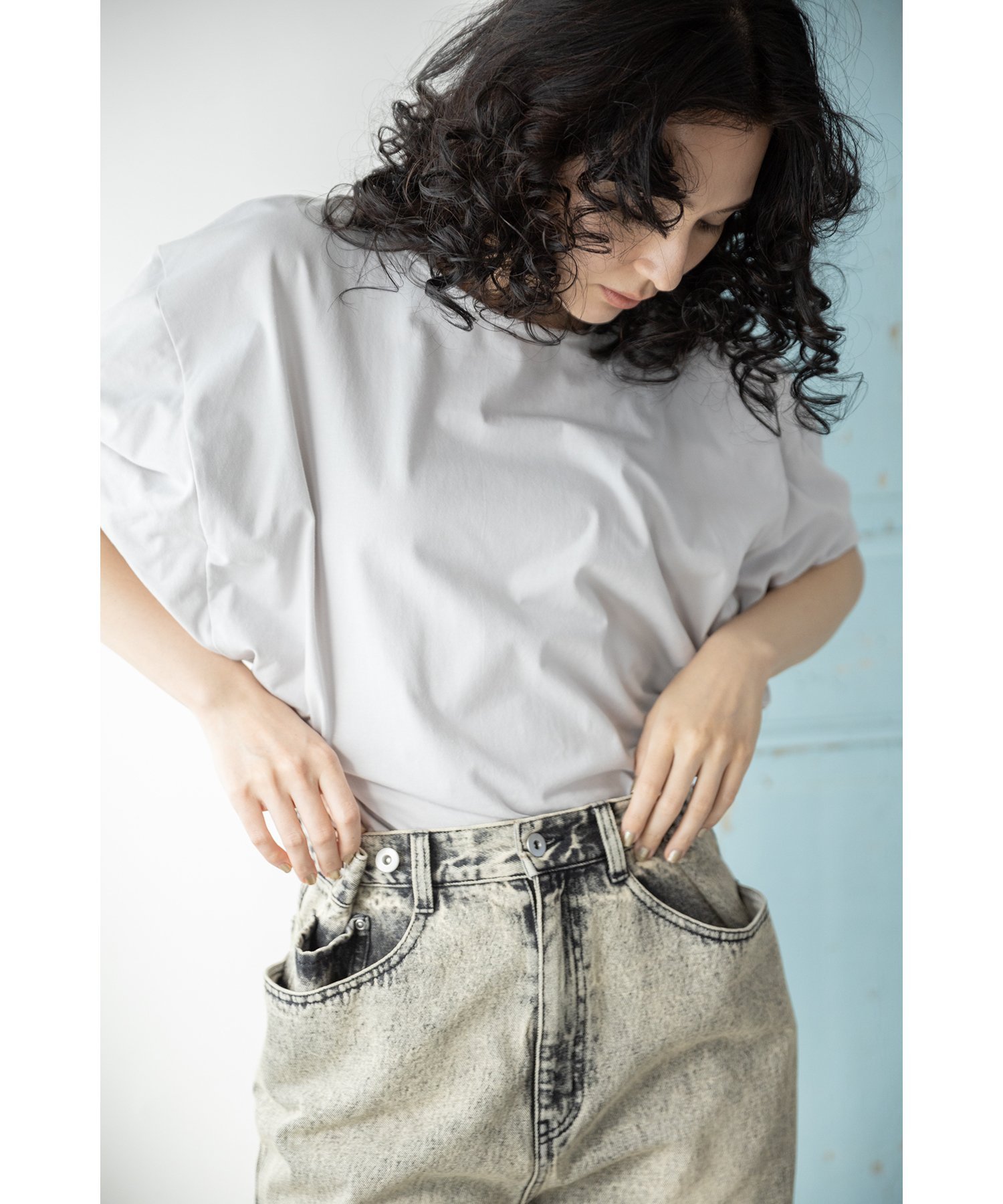 OSMOSIS ツイストスリーブプルオーバー オズモーシス トップス カットソー・Tシャツ グレー ブラック ブルー