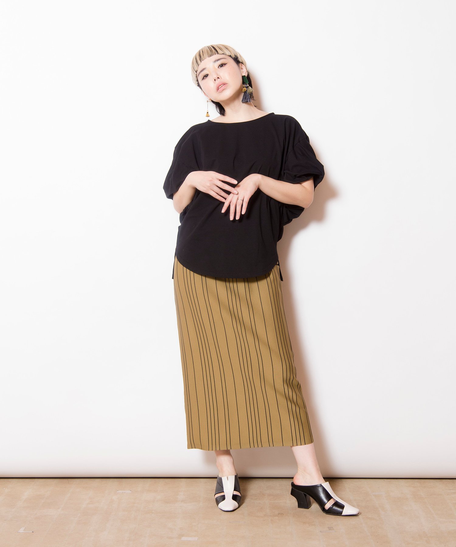 OSMOSIS ツイストスリーブプルオーバー オズモーシス トップス カットソー・Tシャツ グレー ブラック ブルー