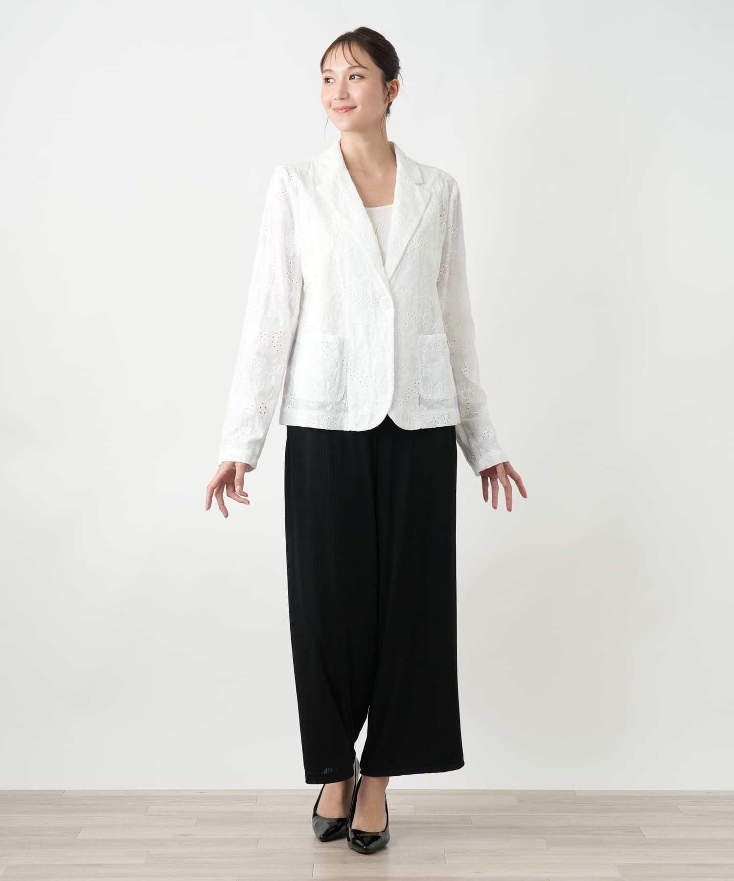 Leilian PLUS HOUSE カットワーク刺繍ジャケット-BLUBIANCO レリアン プラスハウス ジャケット・アウター テーラードジャケット・ブレザー ホワイト