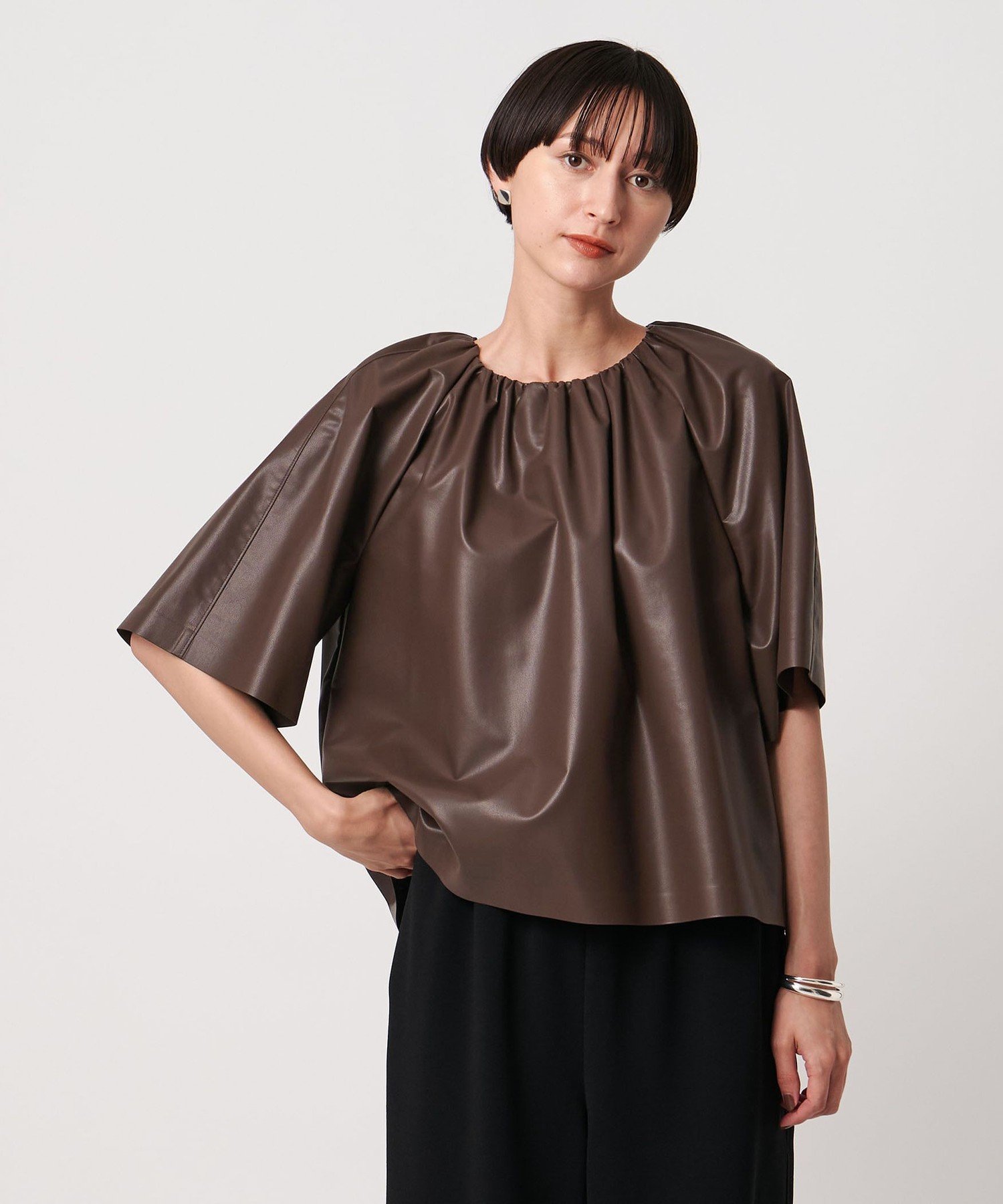 【SALE／60%OFF】UNITED ARROWS レザーライク ギャザー ブラウス ウォッシャブル ユナイテッドアローズ トップス シャツ・ブラウス ブラック ブラウン【送料無料】