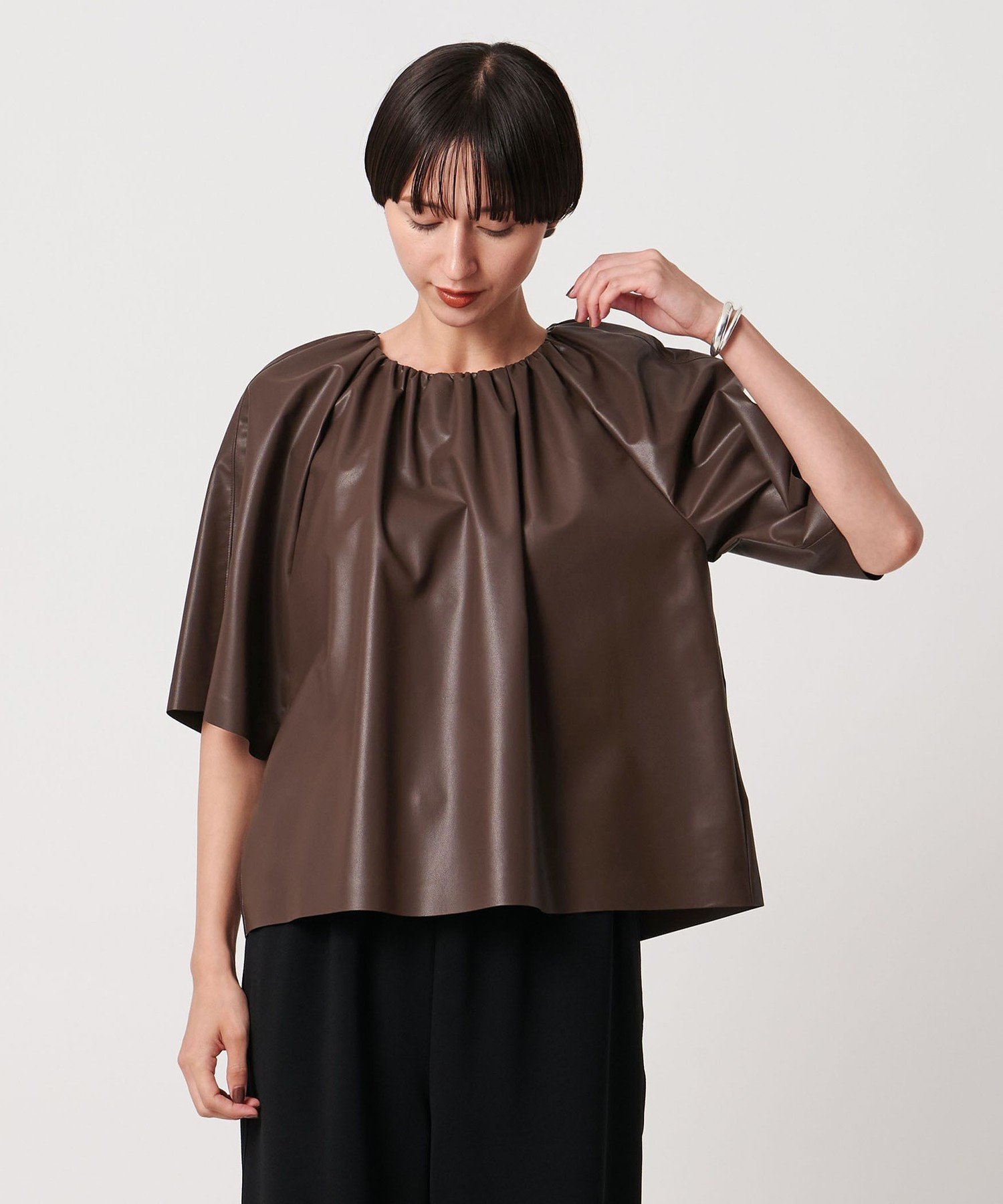 【SALE／60%OFF】UNITED ARROWS レザーライク ギャザー ブラウス ウォッシャブル ユナイテッドアローズ トップス シャツ・ブラウス ブラック ブラウン【送料無料】