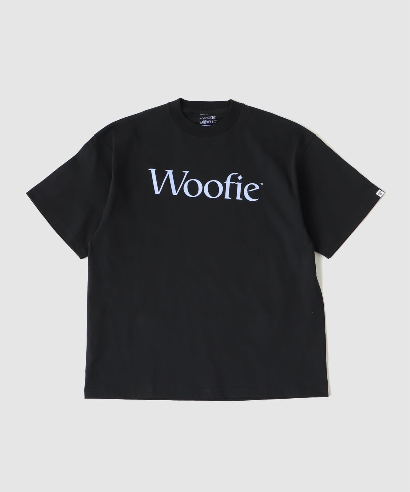 WISM（ウィズム）Woofietokyo / ウーフィトウキョウ Video Teeメーカー型番：26SS-D3-09■カラーについて弊社販売カラー名：メーカーカラー名ブラック(001)：BLACKグレーB(008)：SLATE■サイズについて弊社販売サイズ名：メーカーサイズ名M(803)：ML(804)：L【Woofietokyo/ウーフィトウキョウ】SAYHELLOから登場した新しいレーベル「Woofietokyo」。自然、ワイルド、D.I.Y、パンクマインドとインターネット黎明期をデザインコンセプトとして、狼をテーマに世代を越えて狼好きなデザイナー、アーティストがデザインを担当。今回WISMでのpopupを皮切りに2025年初夏よりスタート。※取り扱いについては、商品についている取扱表示にてご確認下さい。※照明の関係により、実際よりも色味が違って見える場合があります。※またパソコン・スマートフォンなどの環境により、若干製品と画像のカラーが異なる場合もございます。※商品の色味は、商品アップ画像をご参照ください。型番：26071597011410-001-803 RW8511【採寸】サイズ肩幅身幅着丈袖丈M535771.524L576073.523.5商品のサイズについて【商品詳細】中国素材：本体:綿100%サイズ：M、L本体:洗濯機洗い（弱）※画面上と実物では多少色具合が異なって見える場合もございます。ご了承ください。商品のカラーについてWISM（ウィズム）Woofietokyo / ウーフィトウキョウ Video Teeメーカー型番：26SS-D3-09■カラーについて弊社販売カラー名：メーカーカラー名ブラック(001)：BLACKグレーB(008)：SLATE■サイズについて弊社販売サイズ名：メーカーサイズ名M(803)：ML(804)：L【Woofietokyo/ウーフィトウキョウ】SAYHELLOから登場した新しいレーベル「Woofietokyo」。自然、ワイルド、D.I.Y、パンクマインドとインターネット黎明期をデザインコンセプトとして、狼をテーマに世代を越えて狼好きなデザイナー、アーティストがデザインを担当。今回WISMでのpopupを皮切りに2025年初夏よりスタート。※取り扱いについては、商品についている取扱表示にてご確認下さい。※照明の関係により、実際よりも色味が違って見える場合があります。※またパソコン・スマートフォンなどの環境により、若干製品と画像のカラーが異なる場合もございます。※商品の色味は、商品アップ画像をご参照ください。型番：26071597011410-001-803 RW8511【採寸】サイズ肩幅身幅着丈袖丈M535771.524L576073.523.5商品のサイズについて【商品詳細】中国素材：本体:綿100%サイズ：M、L本体:洗濯機洗い（弱）※画面上と実物では多少色具合が異なって見える場合もございます。ご了承ください。商品のカラーについて