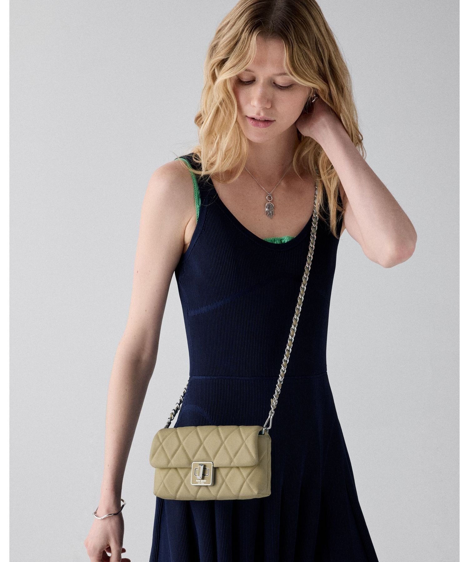 【SALE／72%OFF】kate spade new york 【公式】キャリー キルテッド ウォレット オン チェーン ケイトスペードニューヨーク 財布・ポーチ・ケース 財布 ブラウン【送料無料】