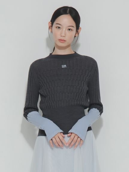 ＜マシンウォッシャブル＞ロゴ刺繍バイカラーリブニット ファーファー トップス ニット ホワイト レッド ピンク