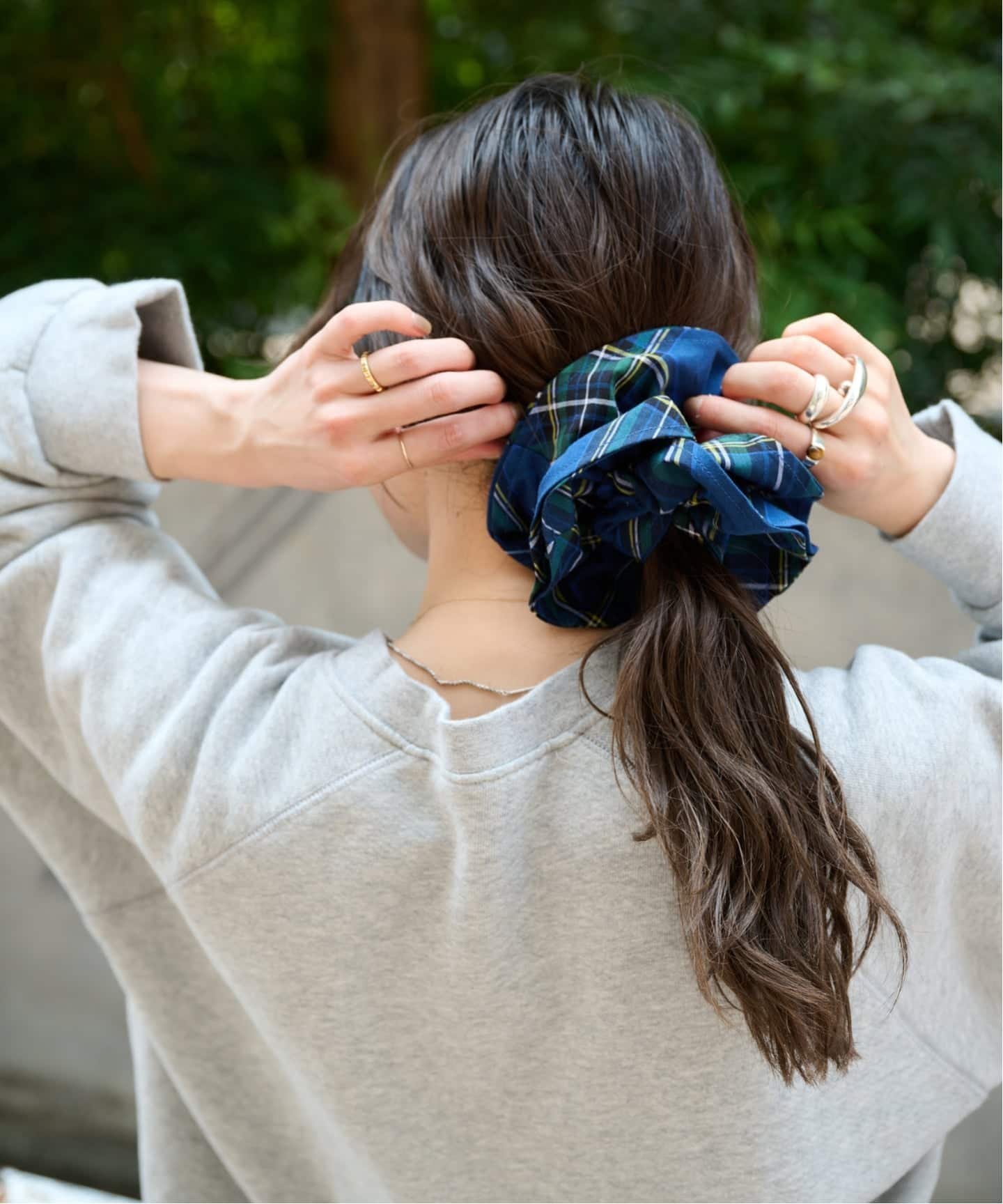 ボリュームシュシュ アウトドアプロダクツユージュアルシングス ヘアアクセサリー その他のヘアアクセサリー ブルー