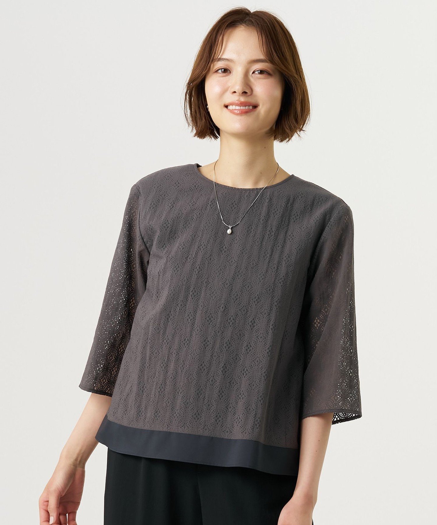 J.PRESS LADIES L 【一枚で着映え】幾何オパール プルオーバー ブラウス ジェイプレス トップス シャツ・ブラウス ベージュ ネイビー グレー