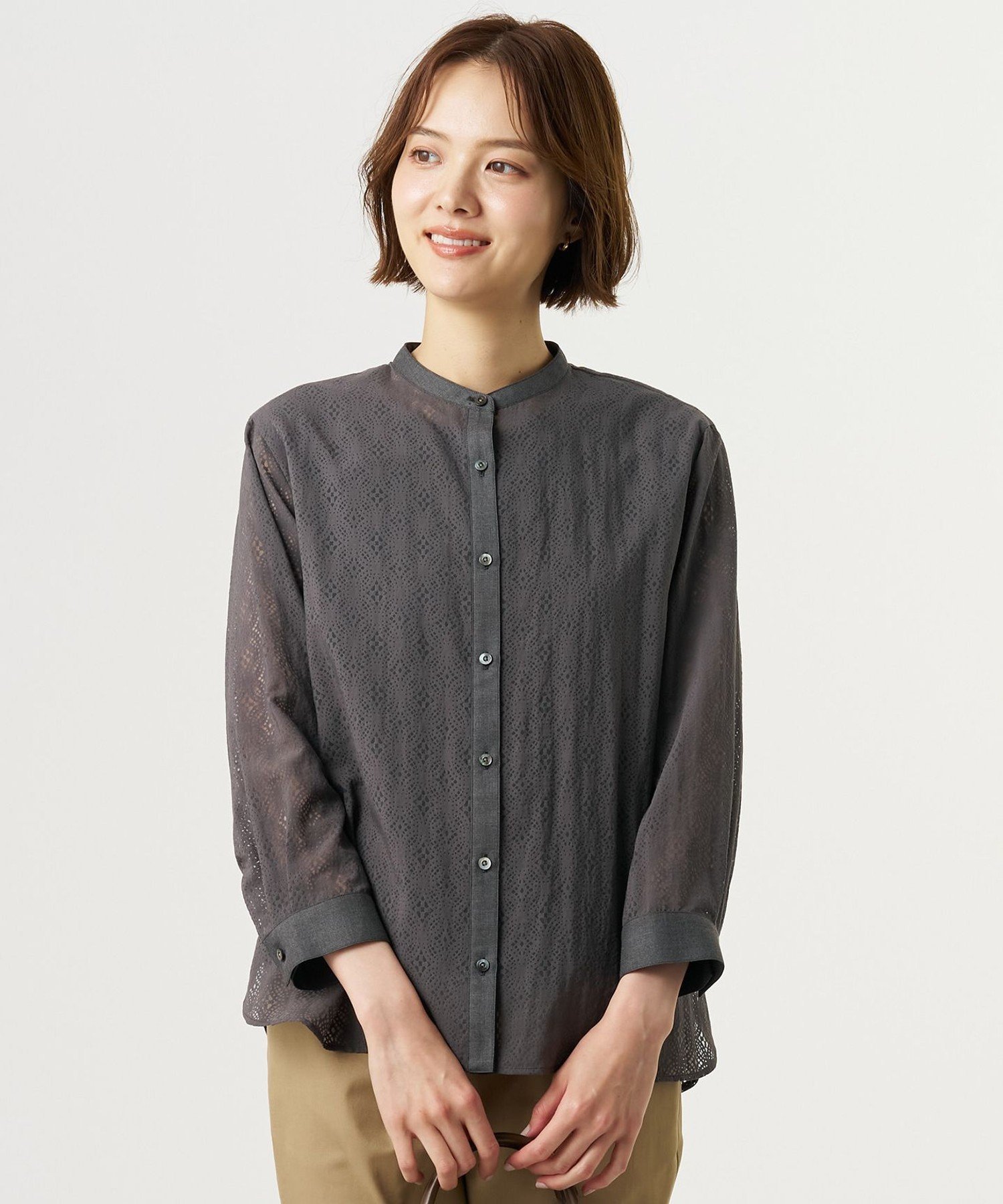 J.PRESS LADIES L 【一枚で着映え】幾何オパール バンドカラー シャツ ブラウス ジェイプレス トップス シャツ・ブラウス ベージュ ネイビー グレー