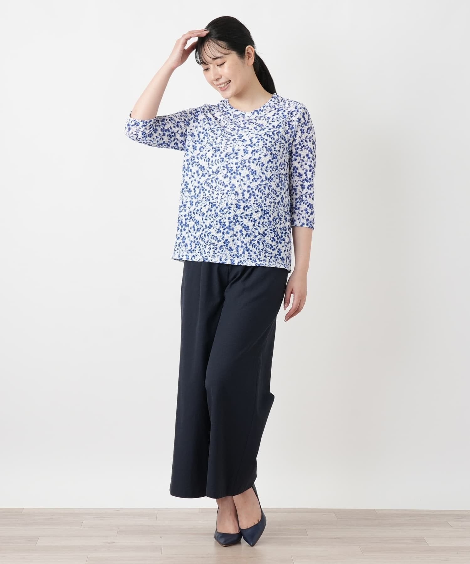 Leilian 小花柄クルーネックカットソー レリアン トップス カットソー・Tシャツ ブルー パープル
