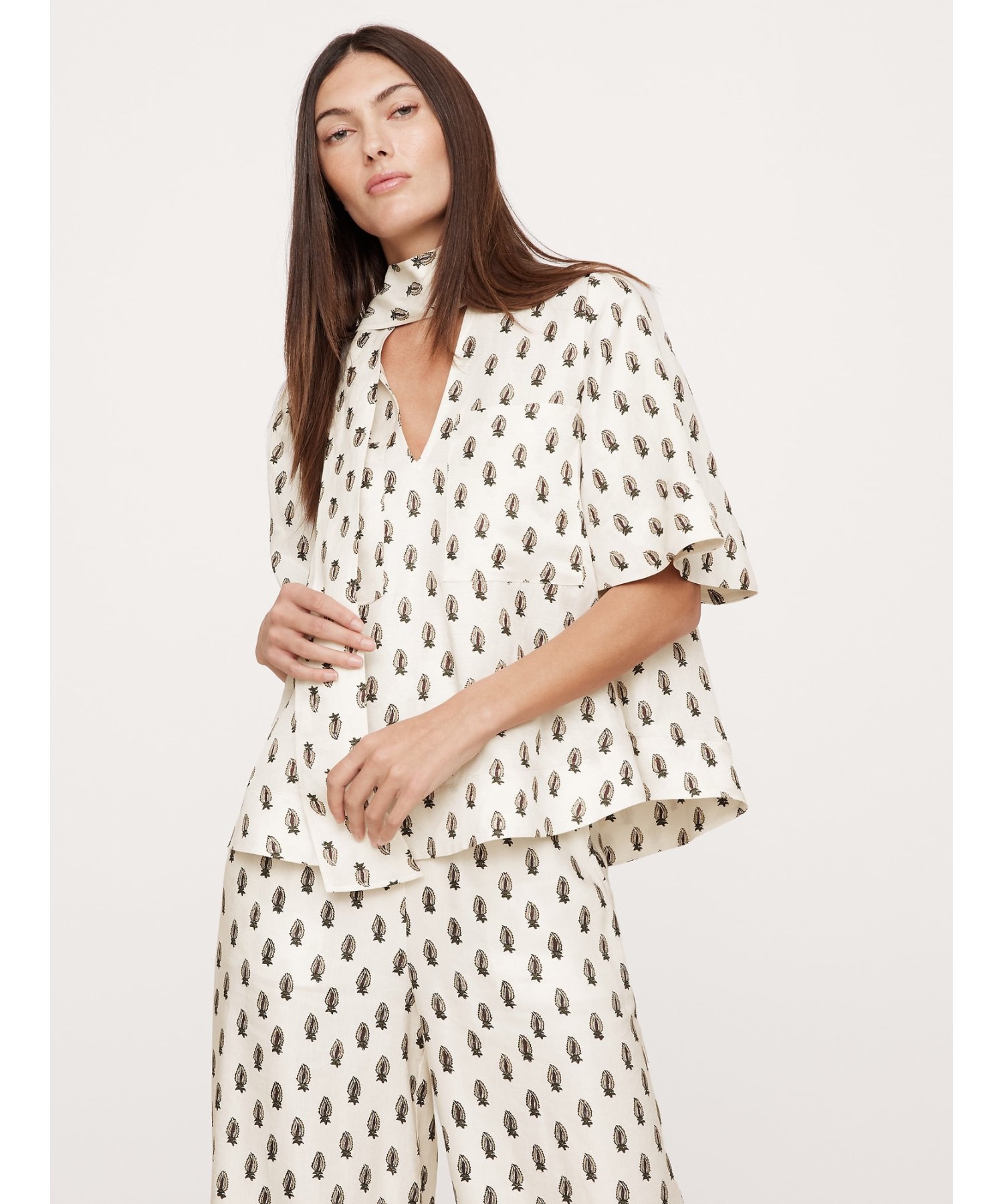 【SALE／20%OFF】BANANA REPUBLIC (W)ビスコースリネン タイネック トップス バナナ・リパブリック トップス シャツ・ブラウス ブラック ホワイト【送料無料】のサムネイル