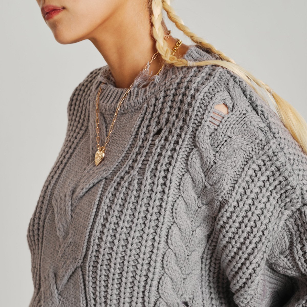 atmos pink atmos pink Cable Damaged Knit GRAY アトモス トップス ニット グレー