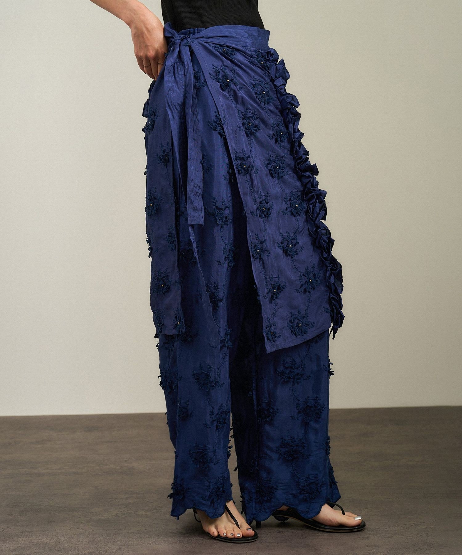 【SALE／50%OFF】SALON adam et rope' 【crinkle crinkle crinkle(クリンクルクリンクルクリンクル)】frill rayon shantung apron skirt / エプロ サロン アダム エ ロペ スカート その他のスカート ネイビー ブラック【送料無料】