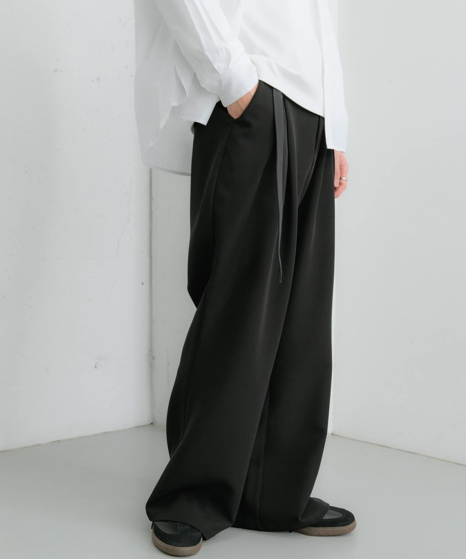 【SALE/50%OFF】SENSE OF PLACE インバーテッドタックスラックス センス オブ プレイス パンツ その他のパンツ ブラック ブルー