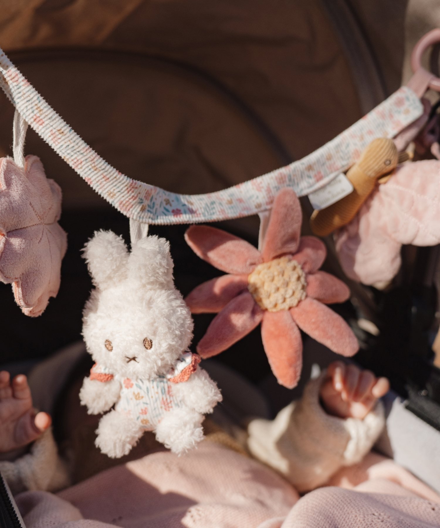 BIRTHDAY BAR WEB限定【MIFFY ミッフィー】x Little Dutchストローラートイ バースデイバー マタニティウェア・ベビー用品 その他のベビーグッズ ブルー ピンク