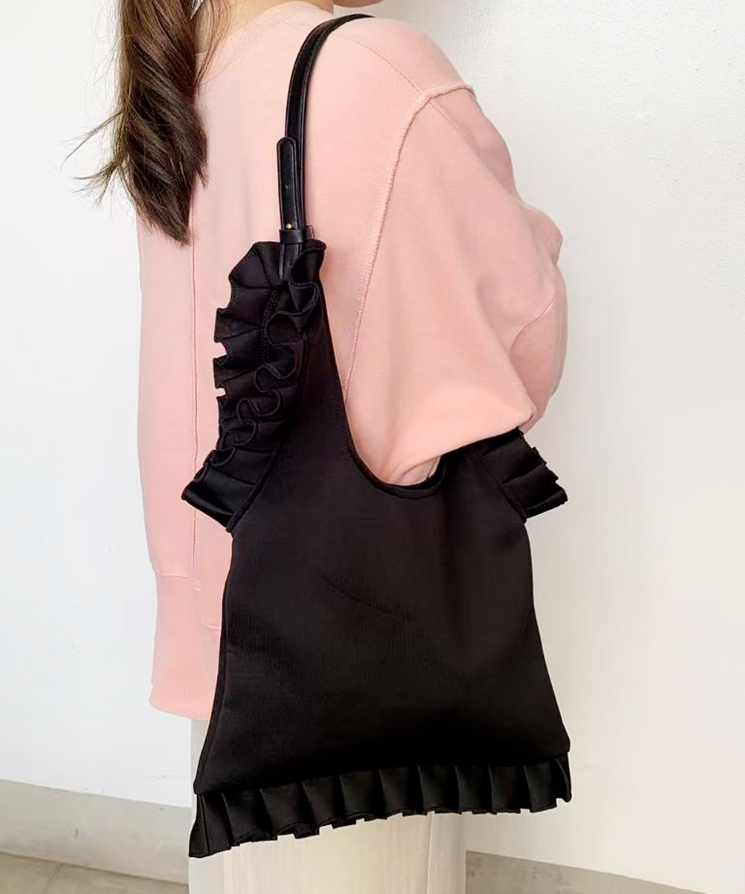 【SALE／30%OFF】styiro styiro/フリルマーケットバッグ イストワール バッグ トートバッグ ブラック ..