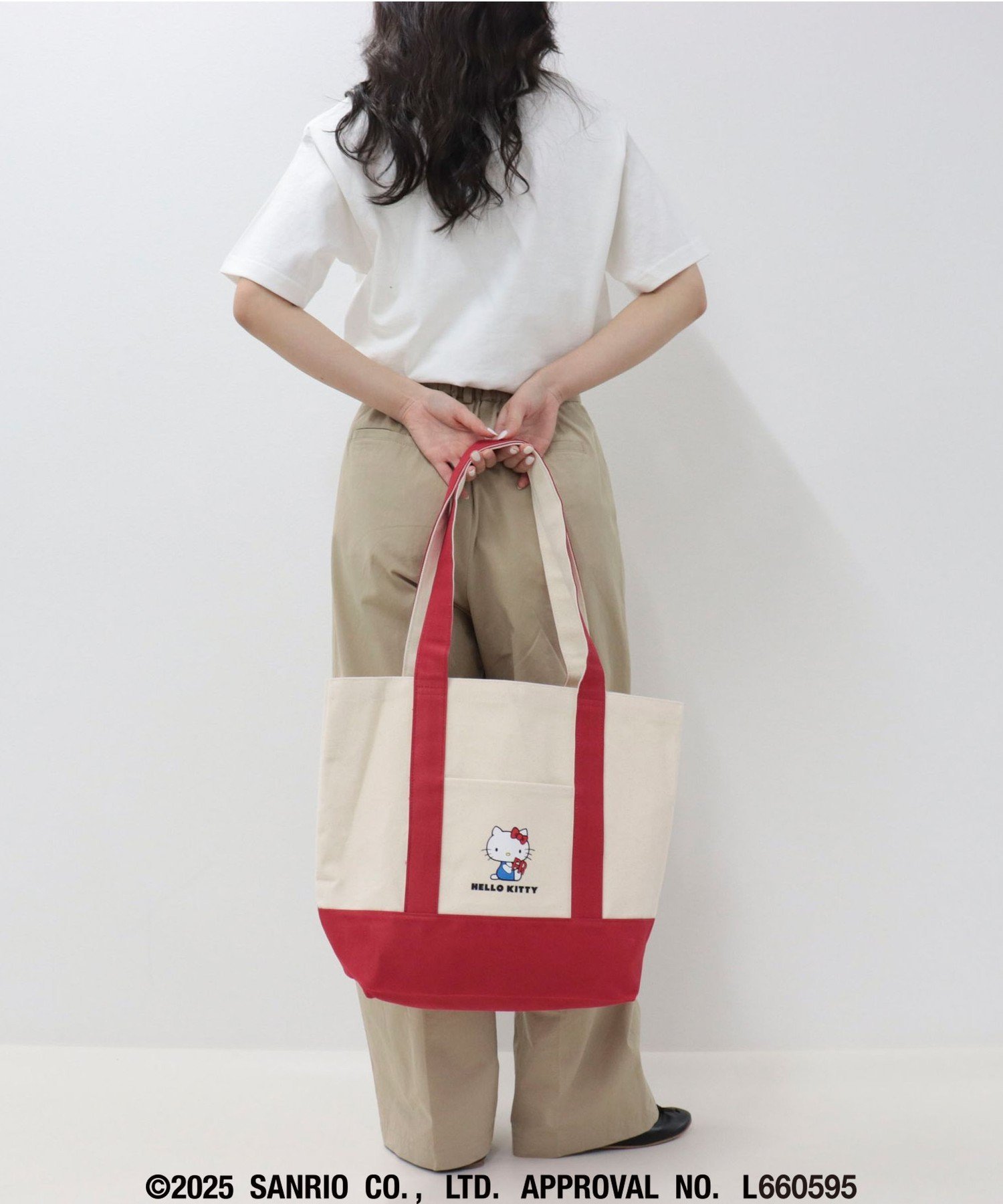 【SALE／20%OFF】fredy emue 【HELLO KITTY meet FREDY emue】 プリントミディアムトートバッグ フレディ アンド グロスター バッグ トートバッグ ホワイト ブルー【送料無料】のサムネイル