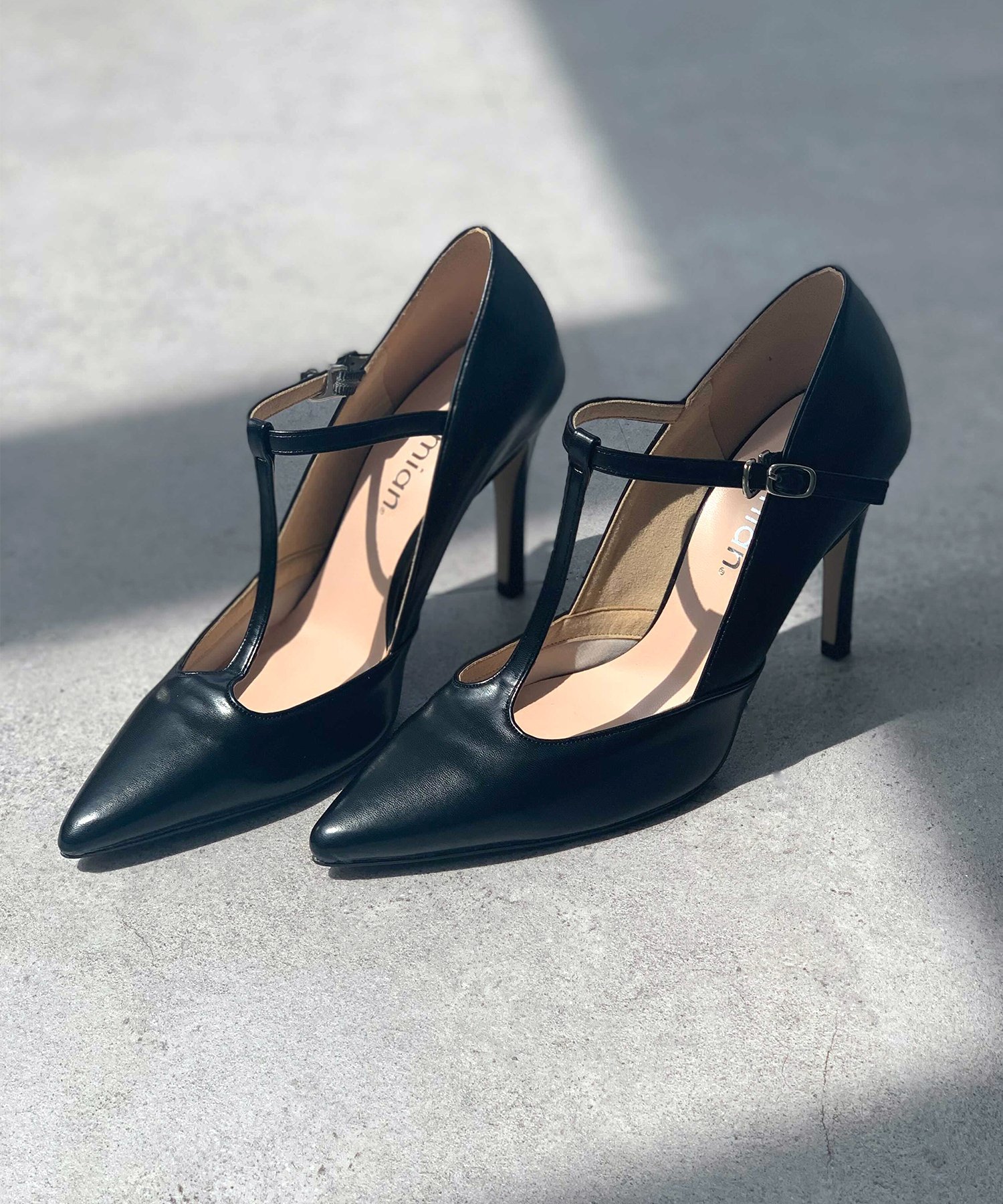 【SALE／10%OFF】mamian 【GISELe 12&1月合併号掲載】Tストラップポインテッドトゥパンプス マミアン シューズ・靴 パンプス ブラック ブラウン グレー【送料無料】のサムネイル