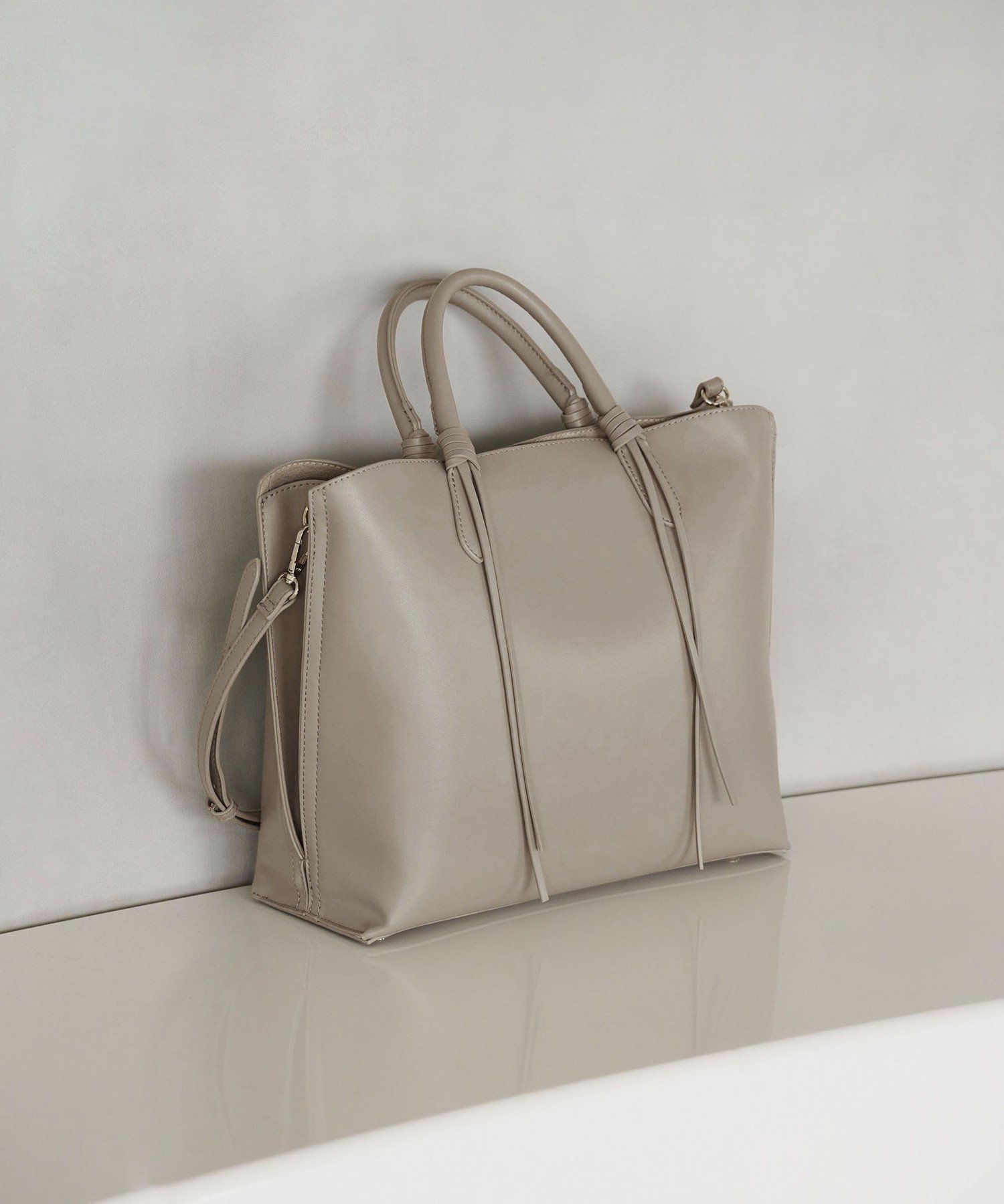 【SALE／10%OFF】UNITED ARROWS green label relaxing 【WEB限定】2WAYタッセルハンドル A4 トートバッグ / ショルダーバッグ ユナイテッドアローズ グリーンレーベルリラクシング バッグ ショルダーバッグ ホワイト ブラック グレー【送料無料】