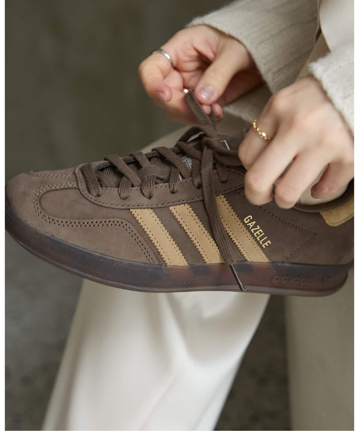 IENA adidas originals/アディダス オリジナルス GAZELLE INDOOR スニーカー イエナ シューズ・靴 スニーカー ブラウン ベージュ【送料無料】のサムネイル