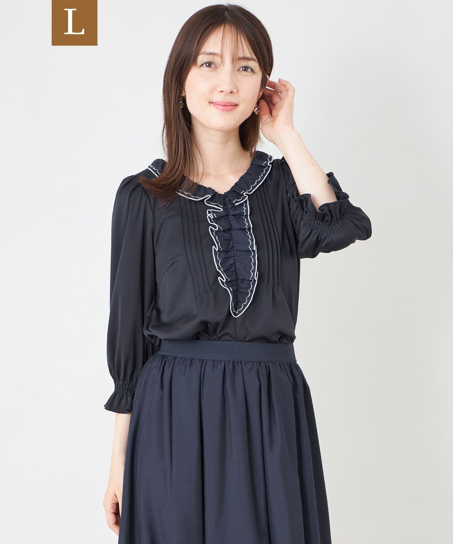 TO BE CHIC 【L】スムースフリル刺しゅう カットソー サンヨー エルサイズ トップス カットソー・Tシャツ ネイビー ベージュ